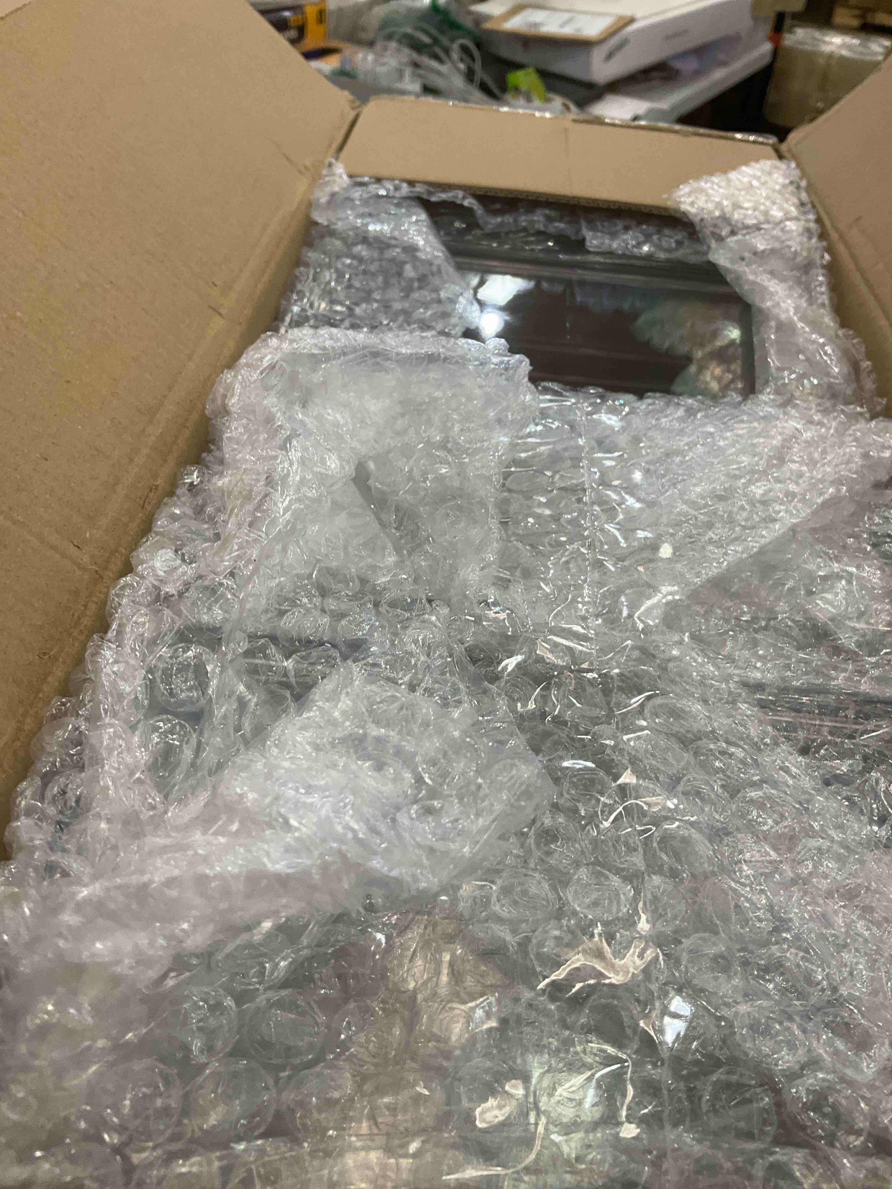 https://s3.amazonaws.com/lotting-images-prod/BargainHunt/EXS01677639_1714065990244.jpeg