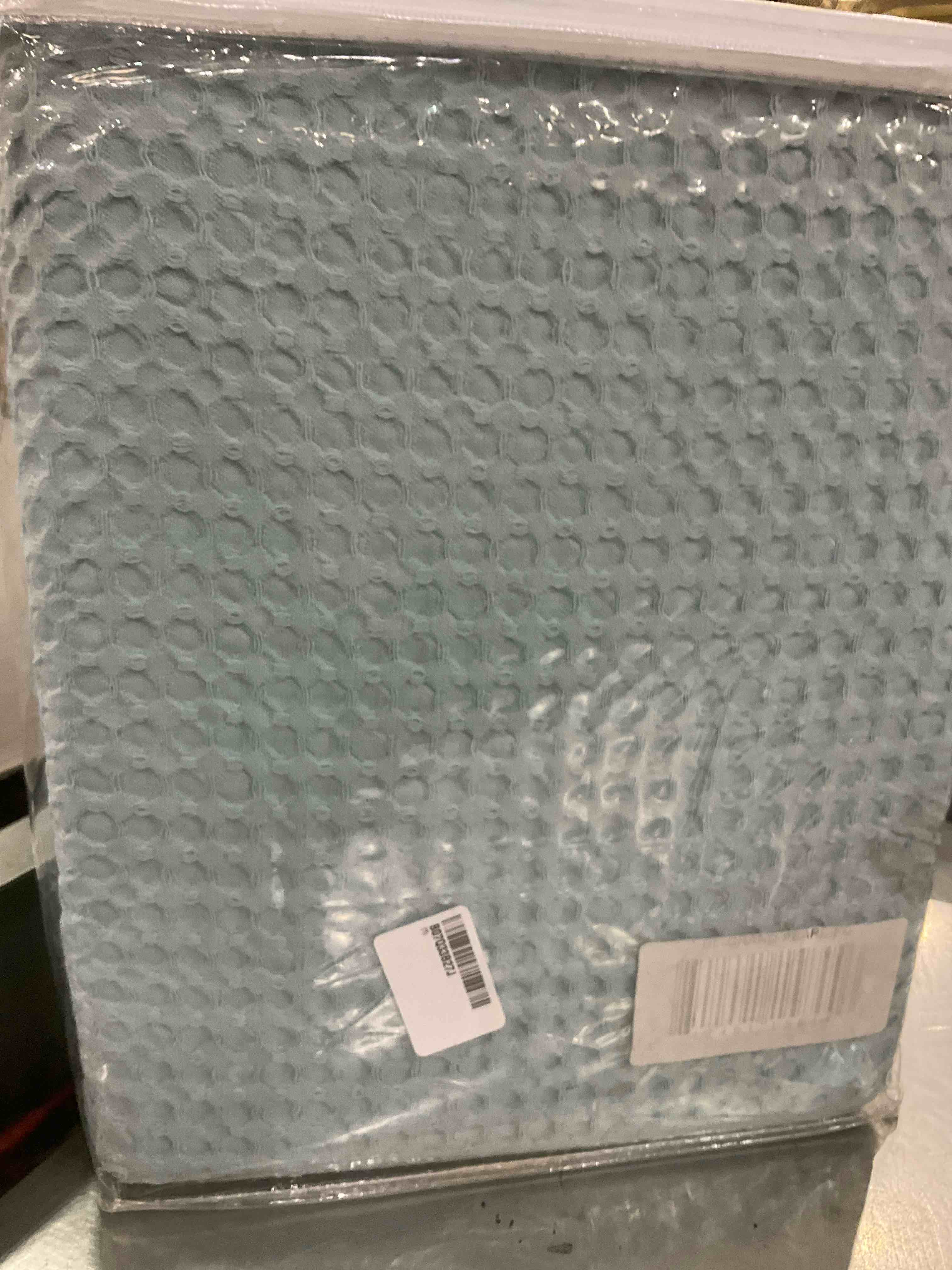 https://s3.amazonaws.com/lotting-images-prod/BargainHunt/EXS01677647_1714067743519.jpeg