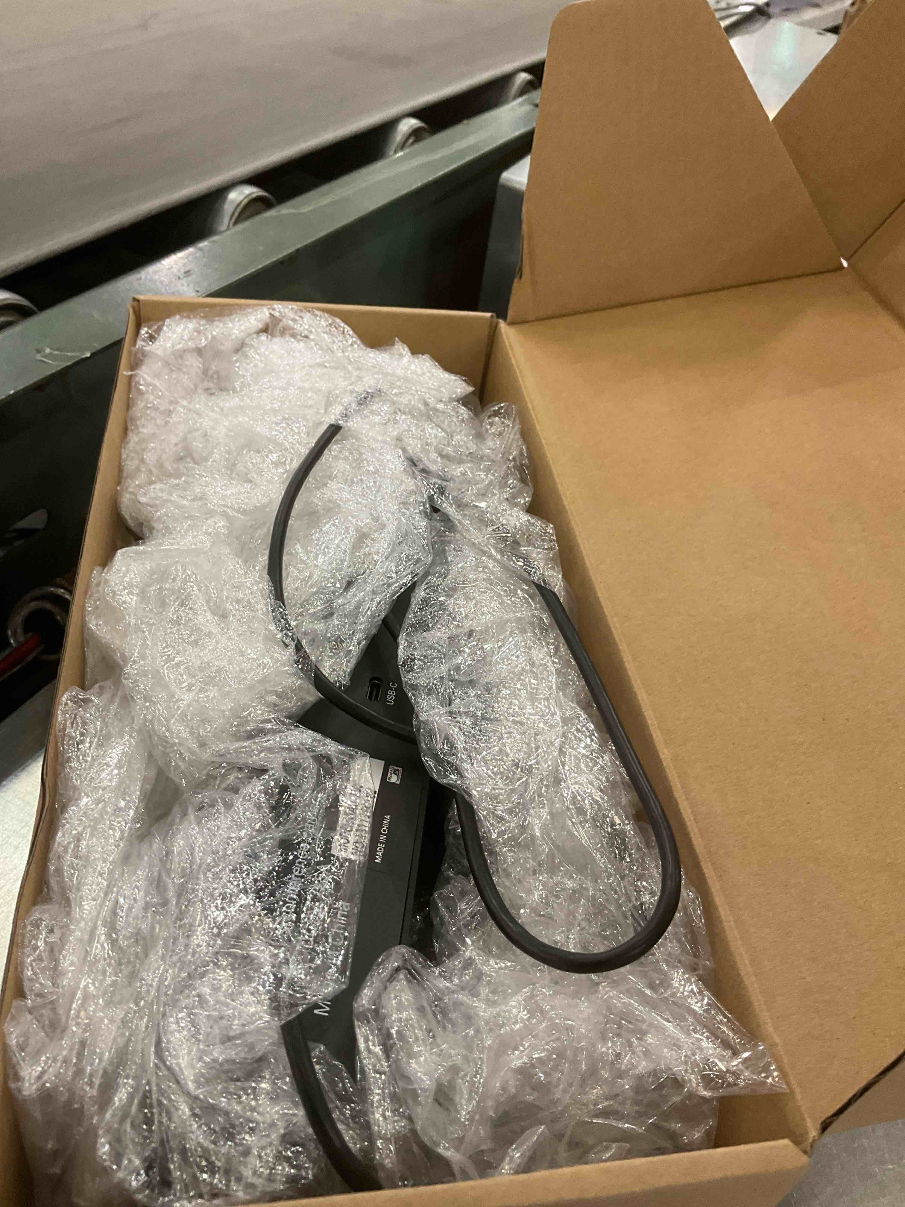 https://s3.amazonaws.com/lotting-images-prod/BargainHunt/EXS01677661_1714070358481.jpeg