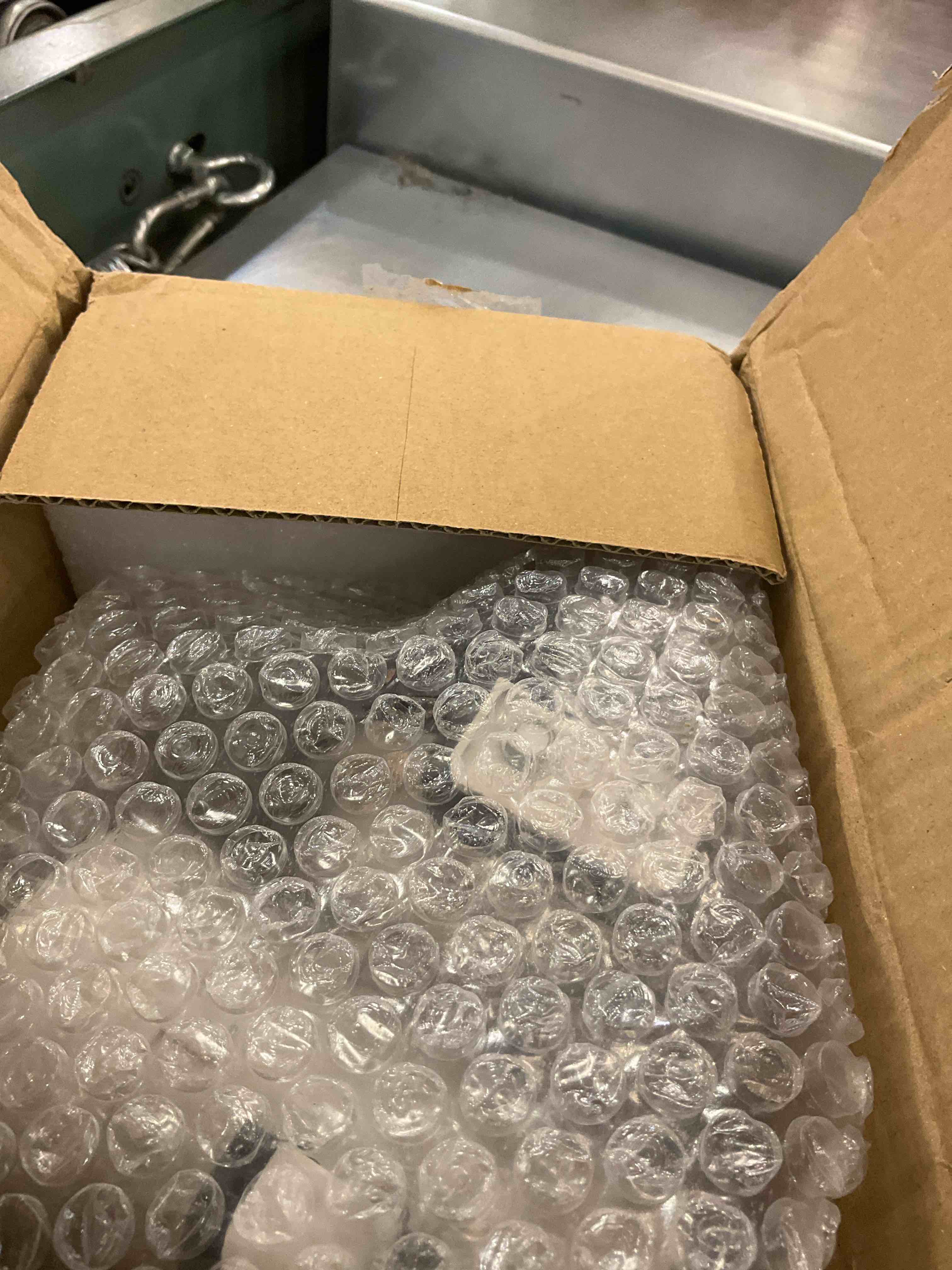 https://s3.amazonaws.com/lotting-images-prod/BargainHunt/EXS01678123_1714417266686.jpeg