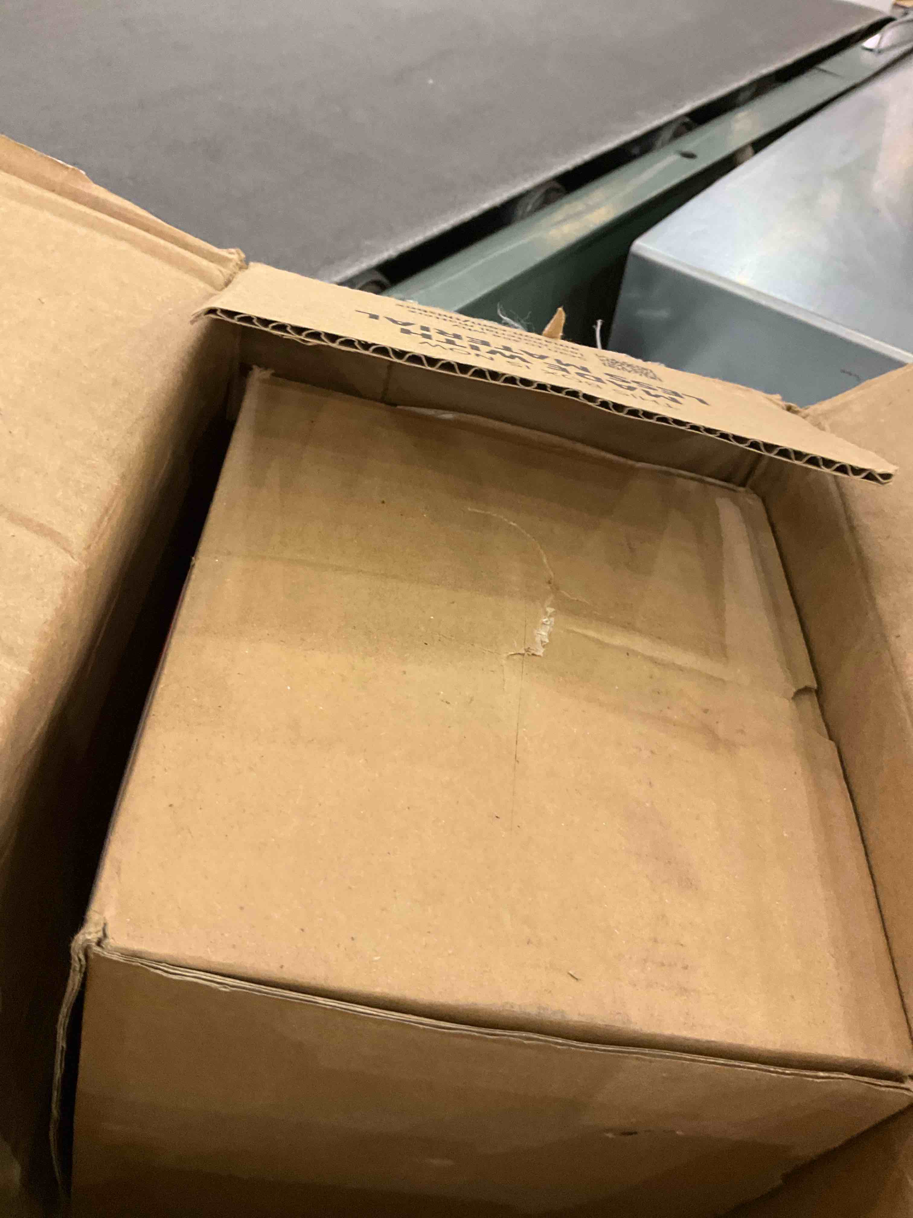 https://s3.amazonaws.com/lotting-images-prod/BargainHunt/EXS01678197_1714483853524.jpeg