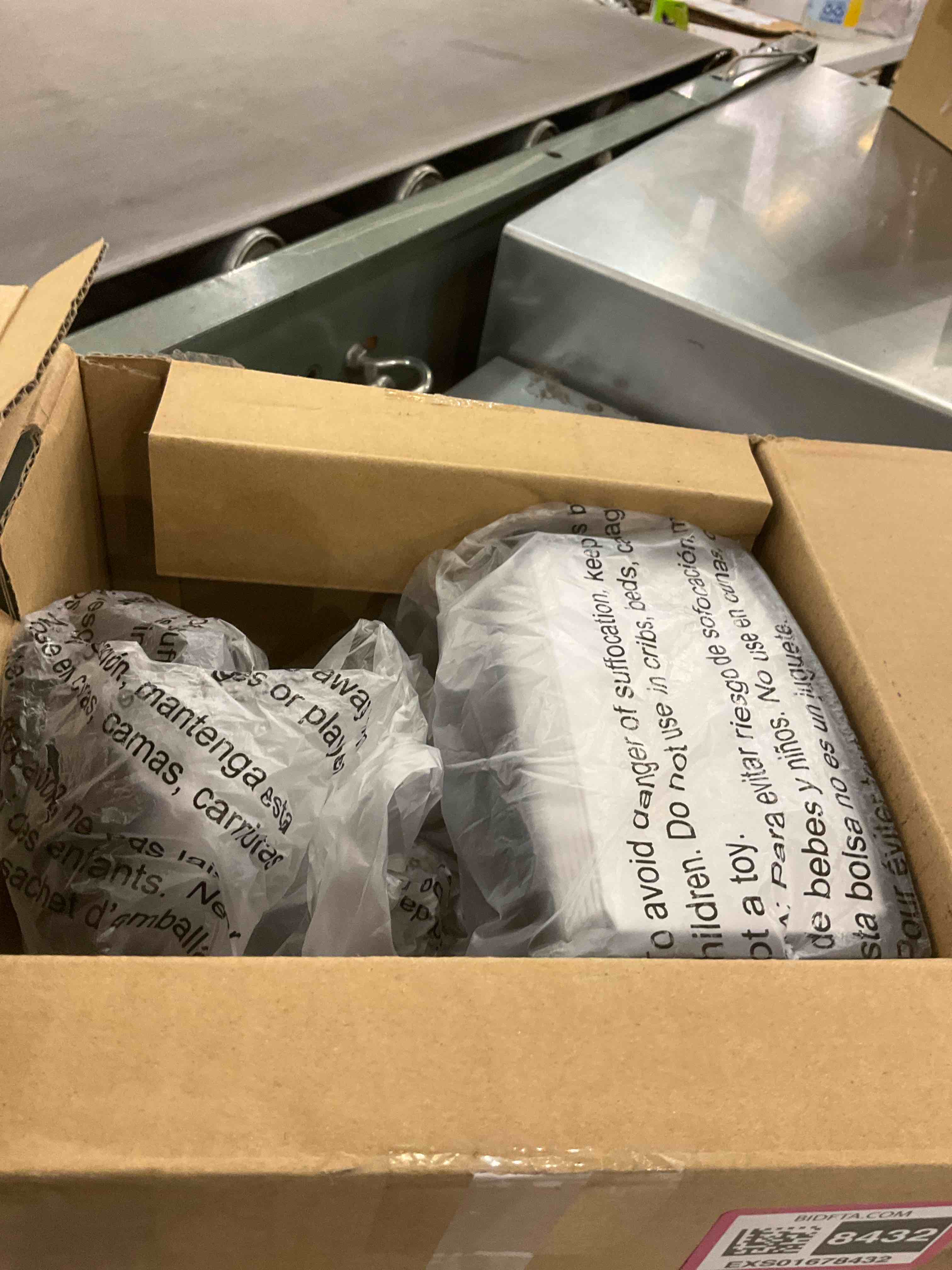 https://s3.amazonaws.com/lotting-images-prod/BargainHunt/EXS01678432_1714575513891.jpeg