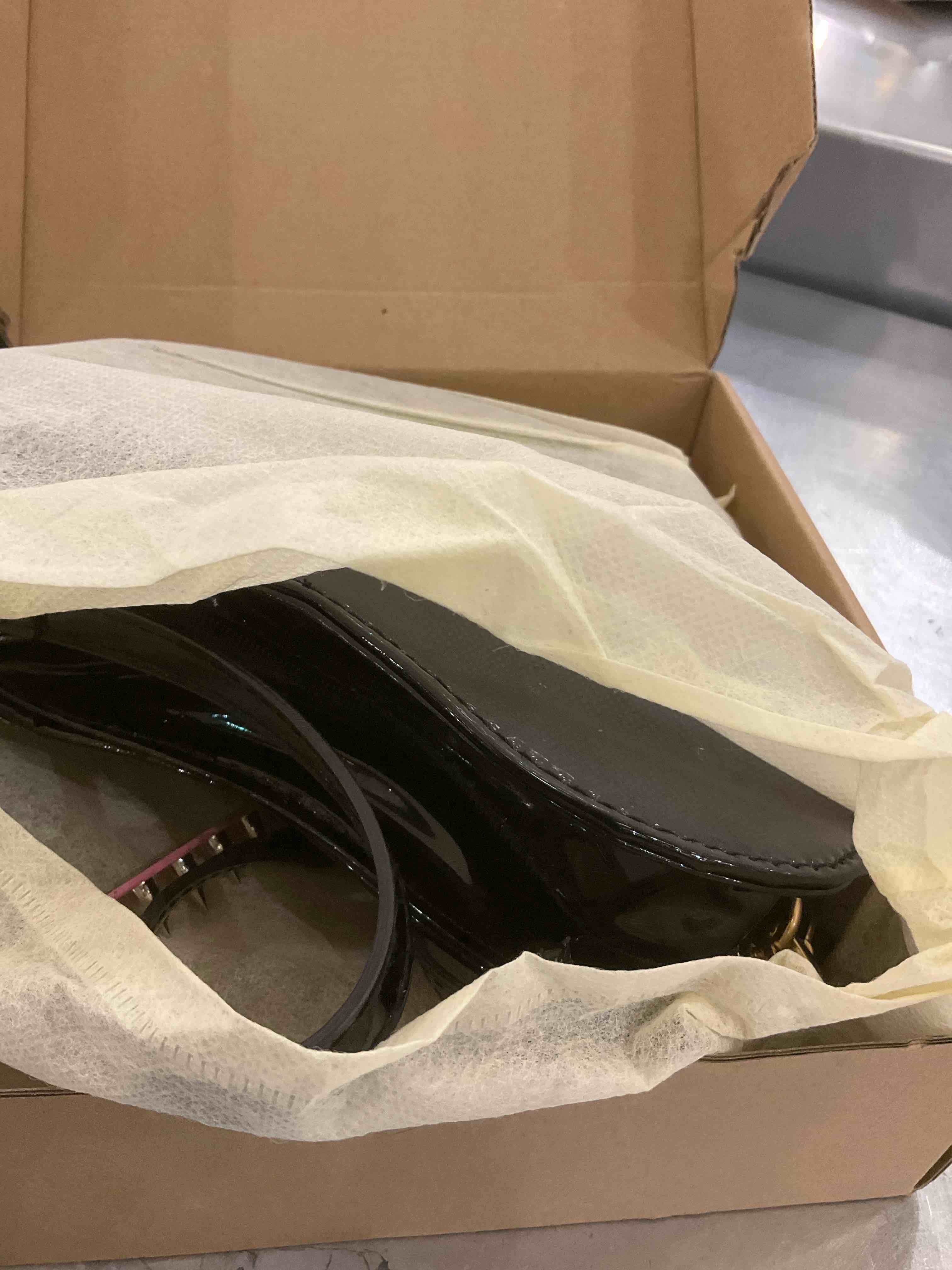 https://s3.amazonaws.com/lotting-images-prod/BargainHunt/EXS01678437_1714575897939.jpeg