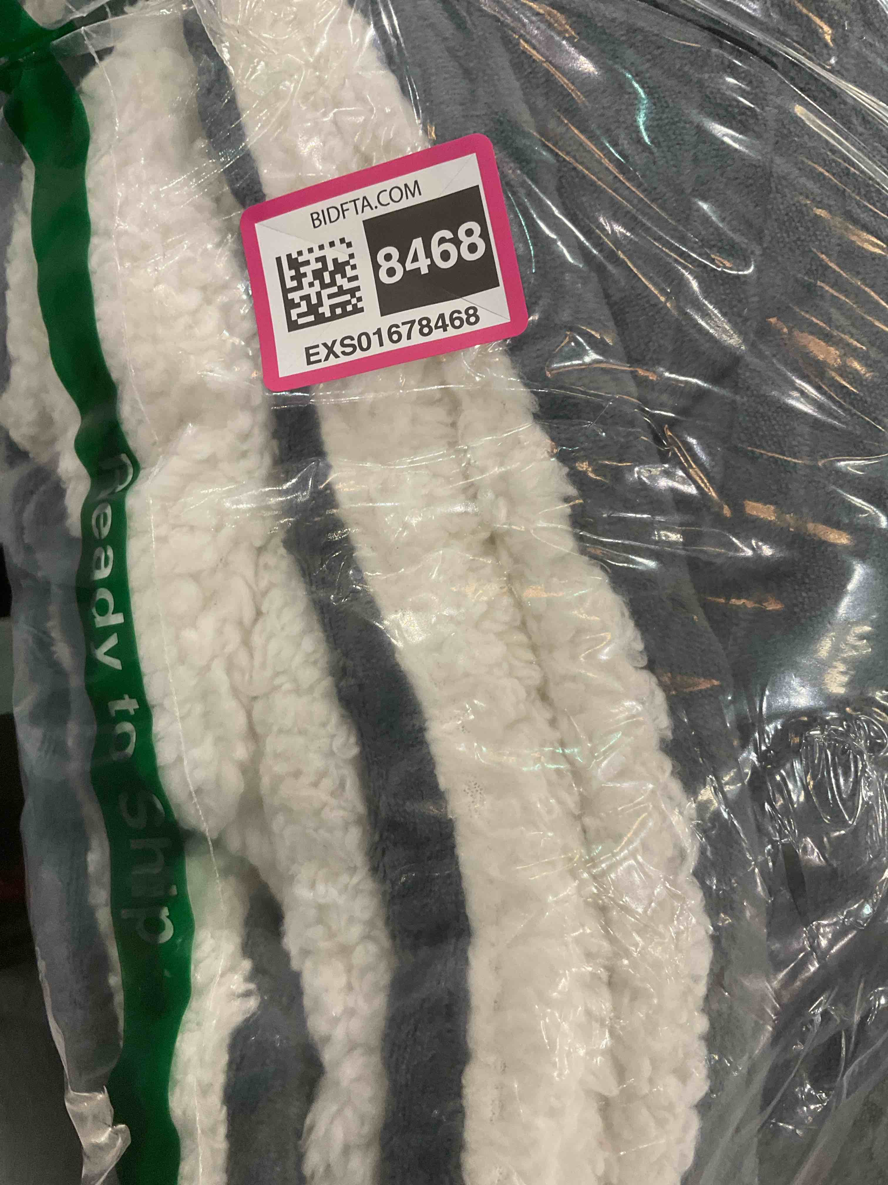 https://s3.amazonaws.com/lotting-images-prod/BargainHunt/EXS01678468_1714581715225.jpeg