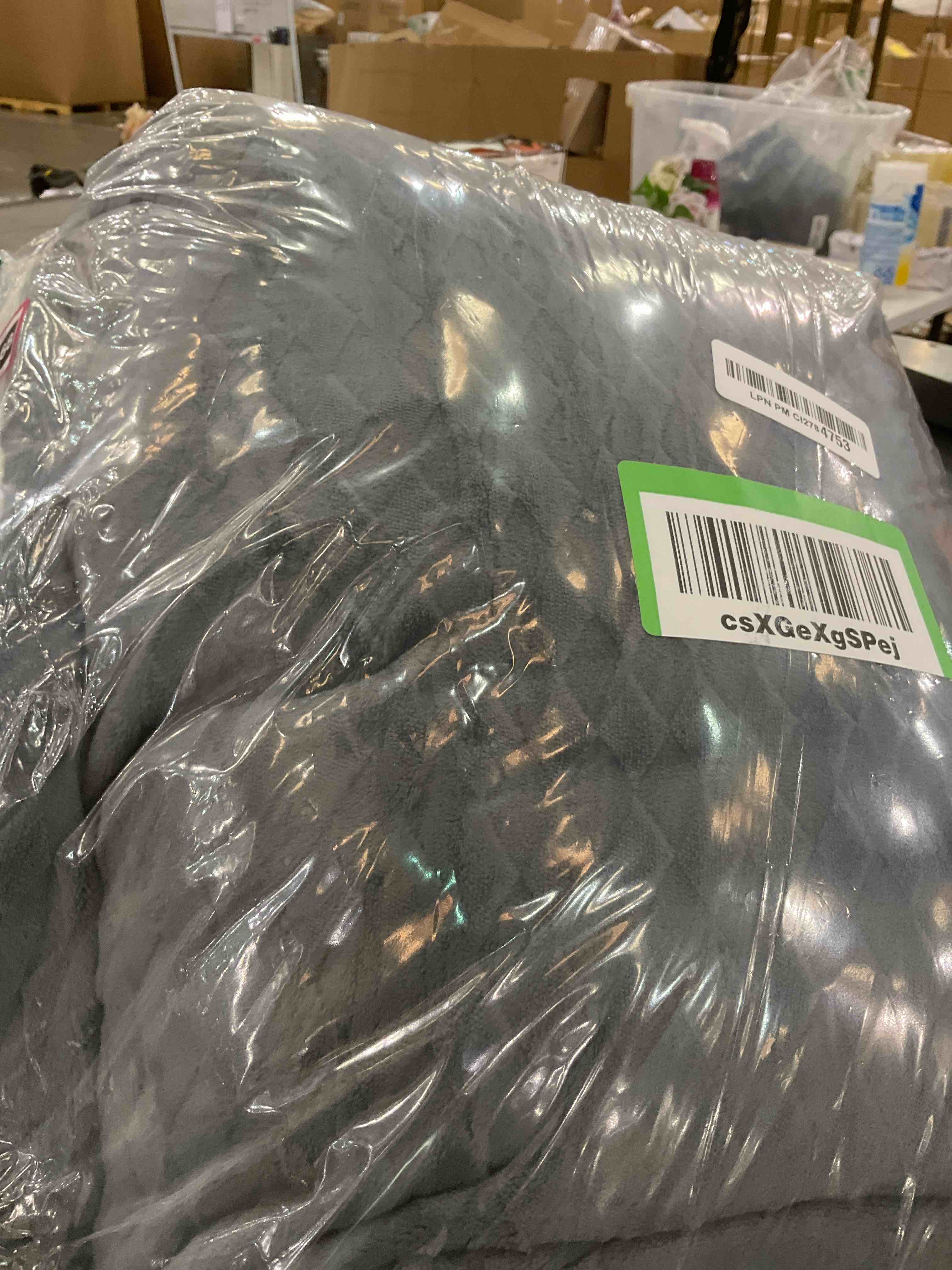 https://s3.amazonaws.com/lotting-images-prod/BargainHunt/EXS01678468_1714581718840.jpeg