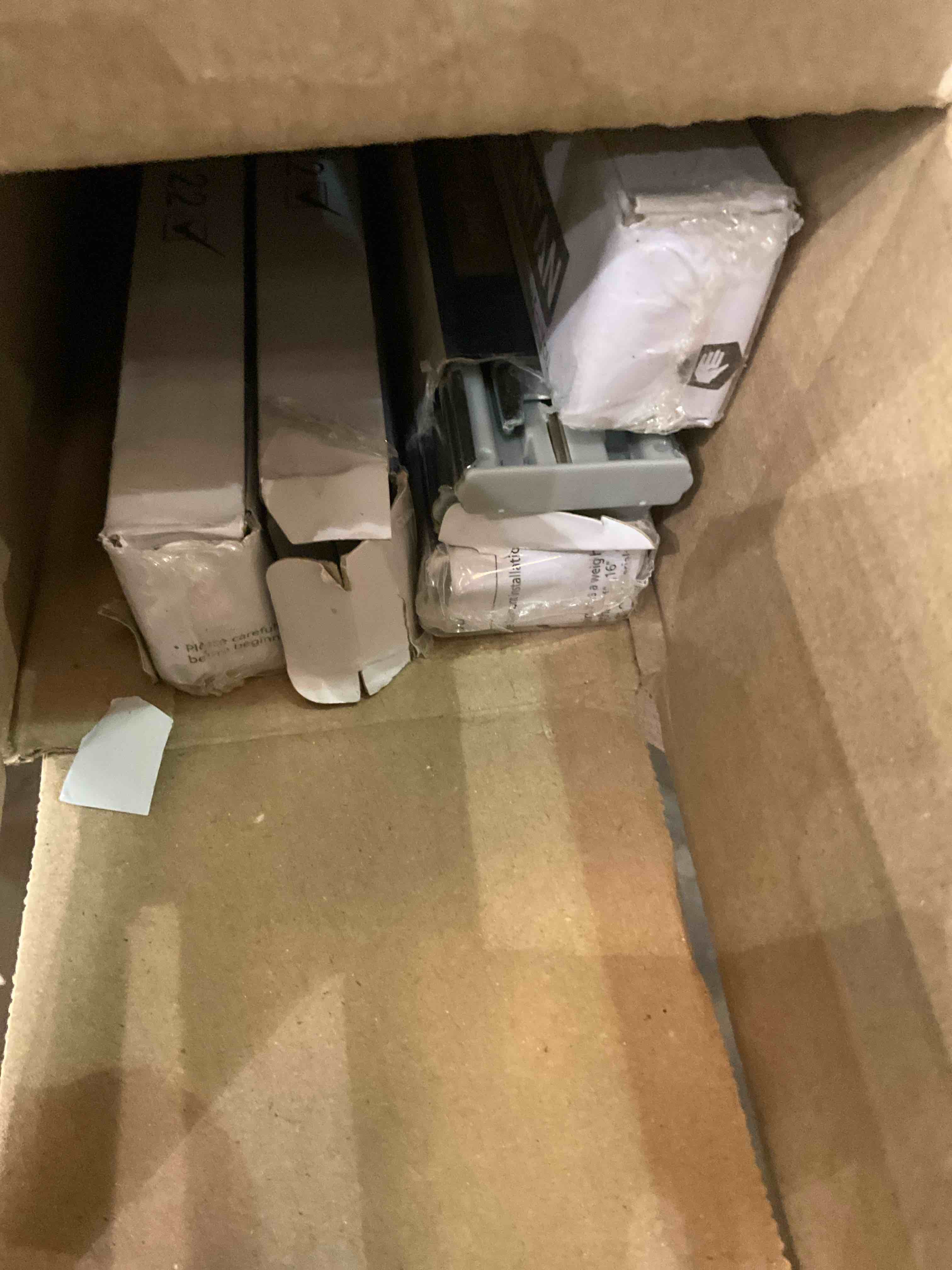 https://s3.amazonaws.com/lotting-images-prod/BargainHunt/EXS01678799_1714055778963.jpeg