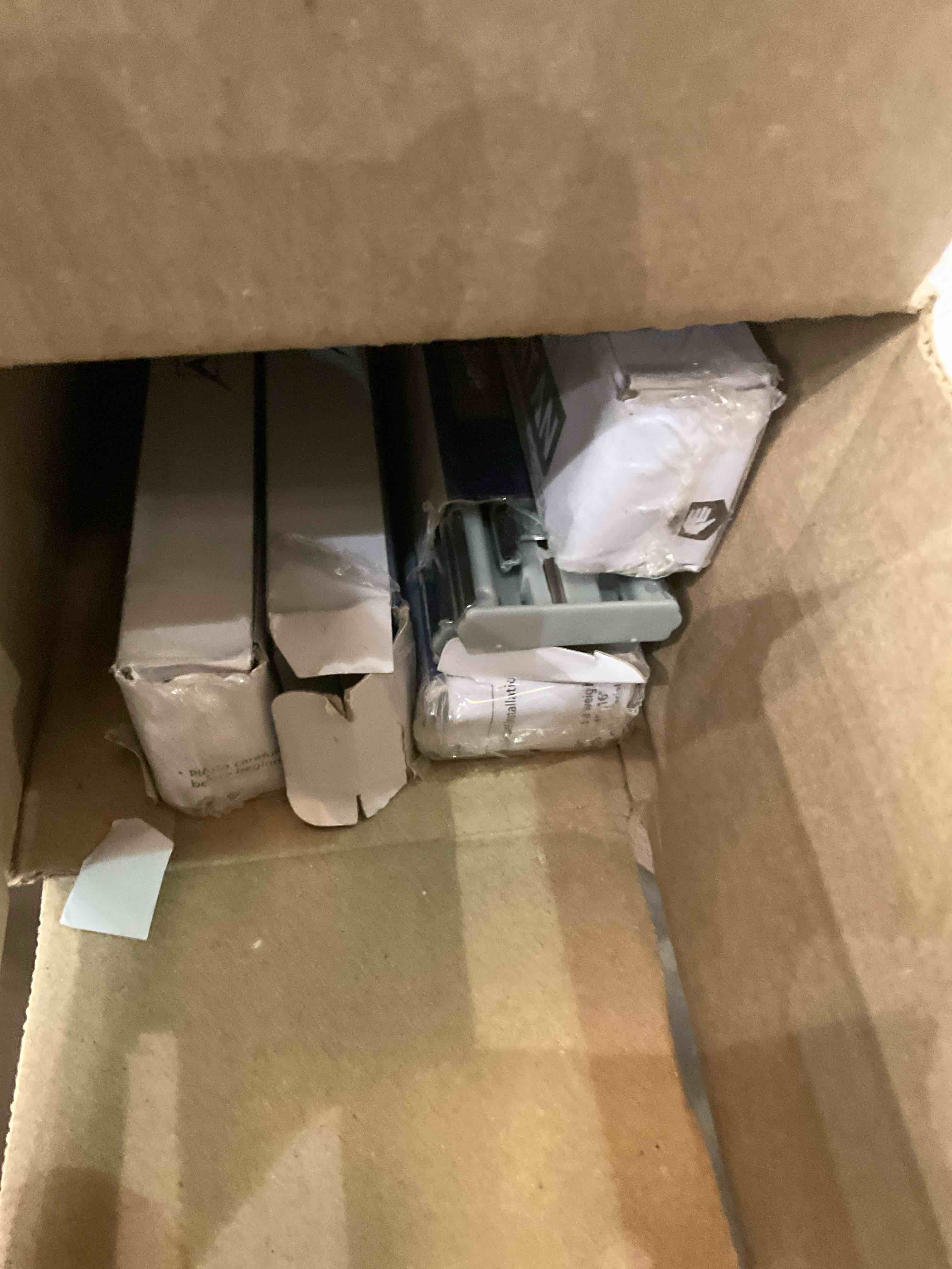 https://s3.amazonaws.com/lotting-images-prod/BargainHunt/EXS01678799_1714055780540.jpeg
