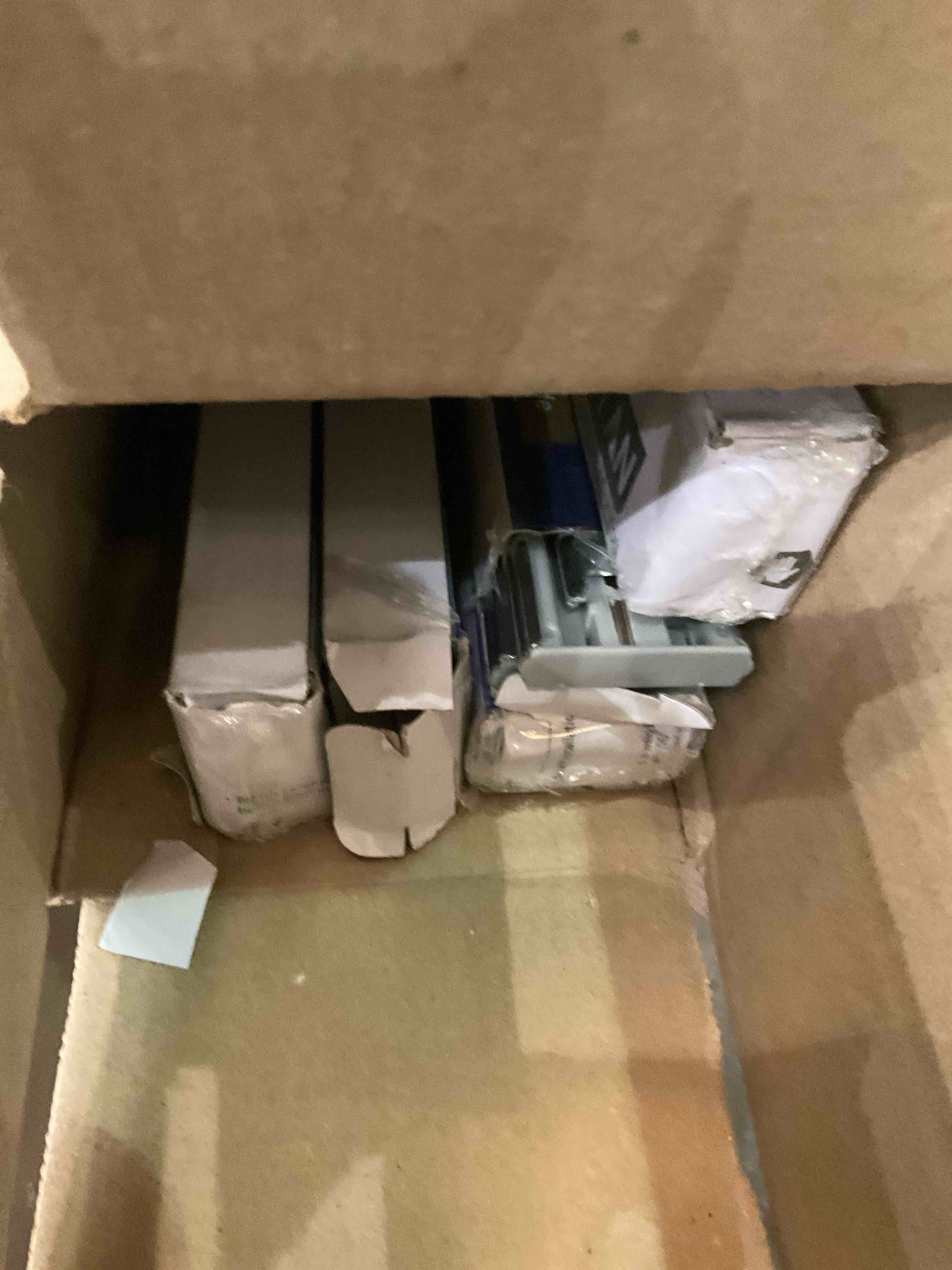 https://s3.amazonaws.com/lotting-images-prod/BargainHunt/EXS01678799_1714055781479.jpeg