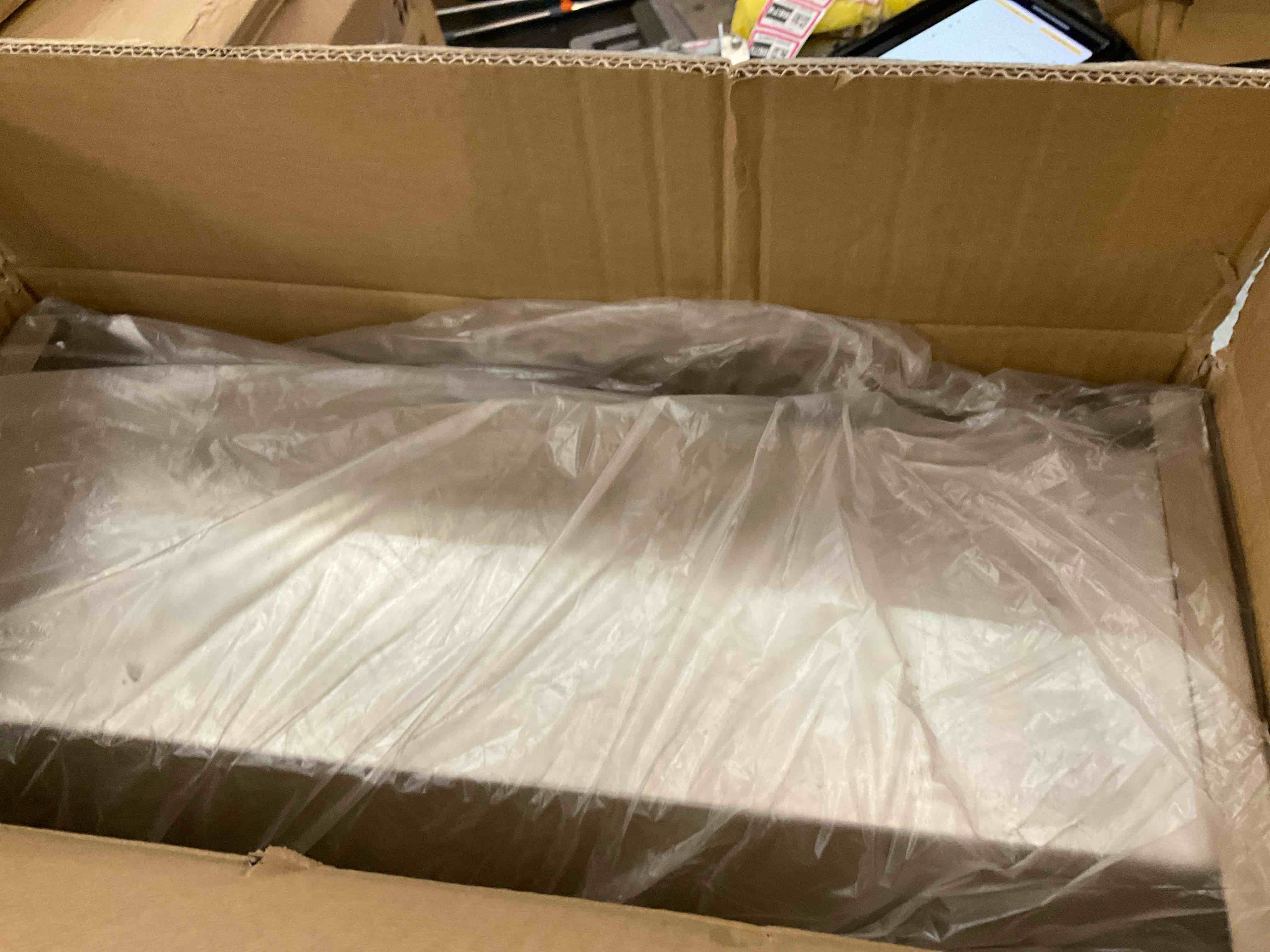 https://s3.amazonaws.com/lotting-images-prod/BargainHunt/EXS01678972_1714151393935.jpeg