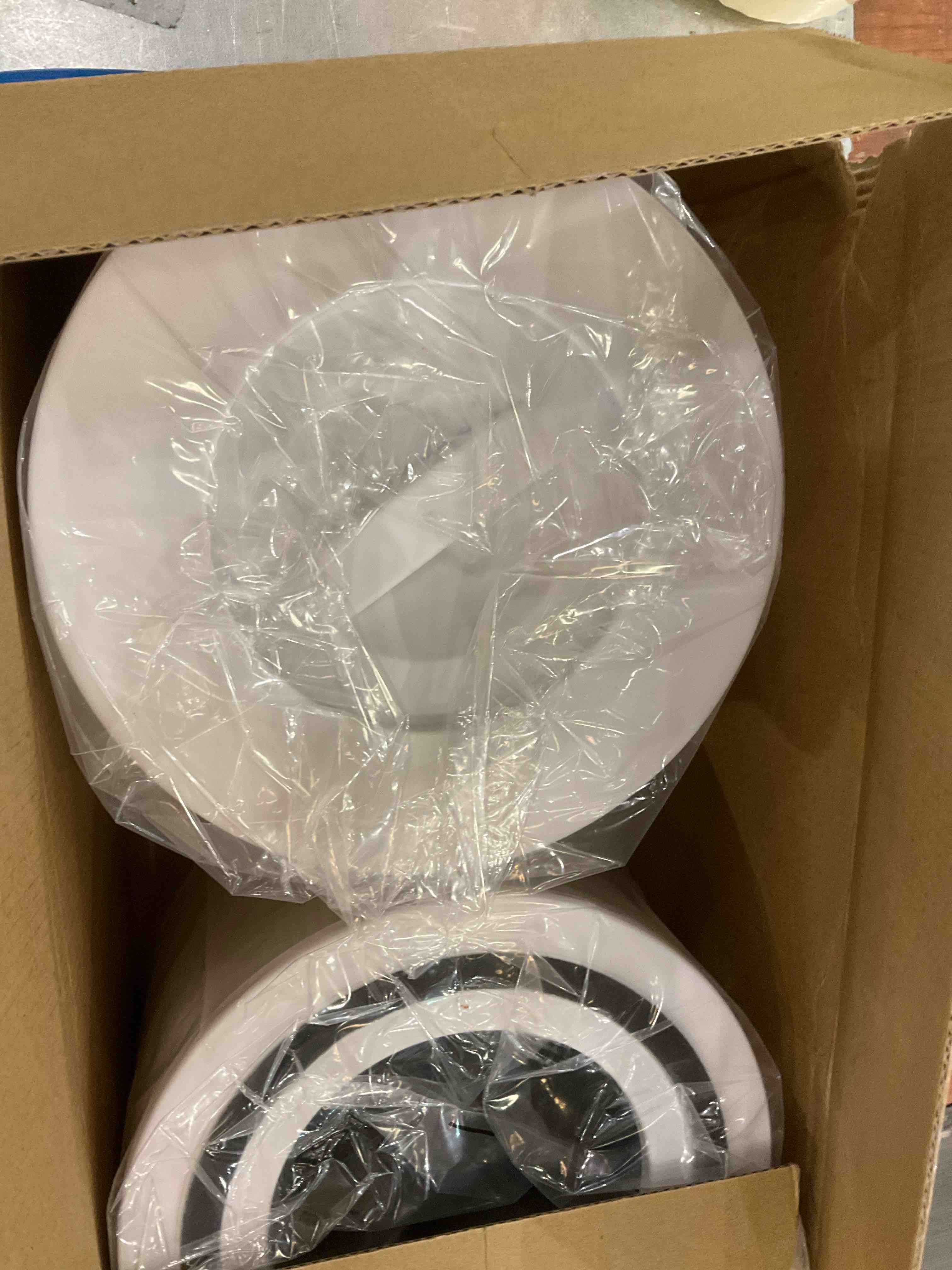 https://s3.amazonaws.com/lotting-images-prod/BargainHunt/EXS01679359_1713881080999.jpeg