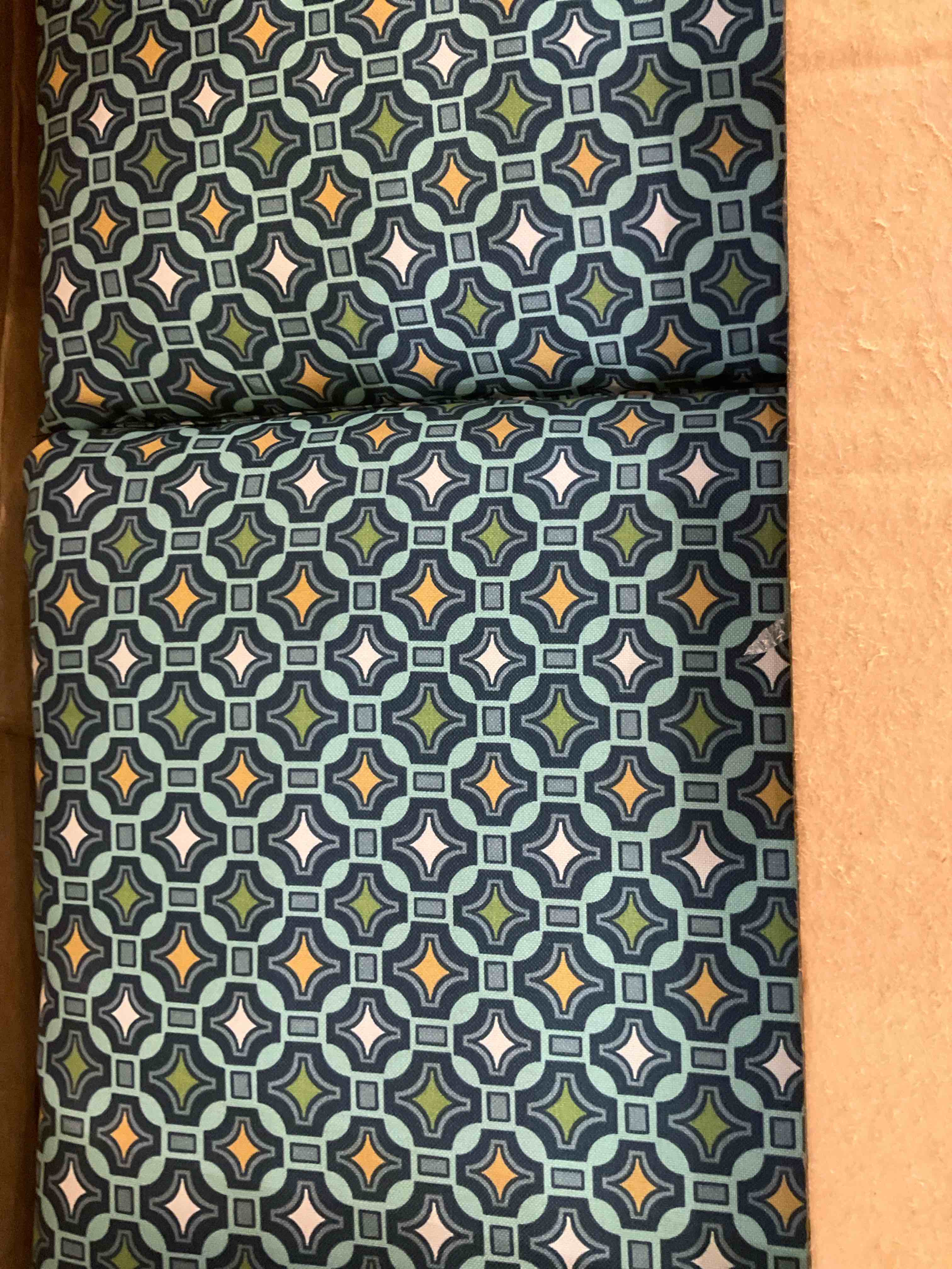 https://s3.amazonaws.com/lotting-images-prod/BargainHunt/EXS01679373_1713882826017.jpeg