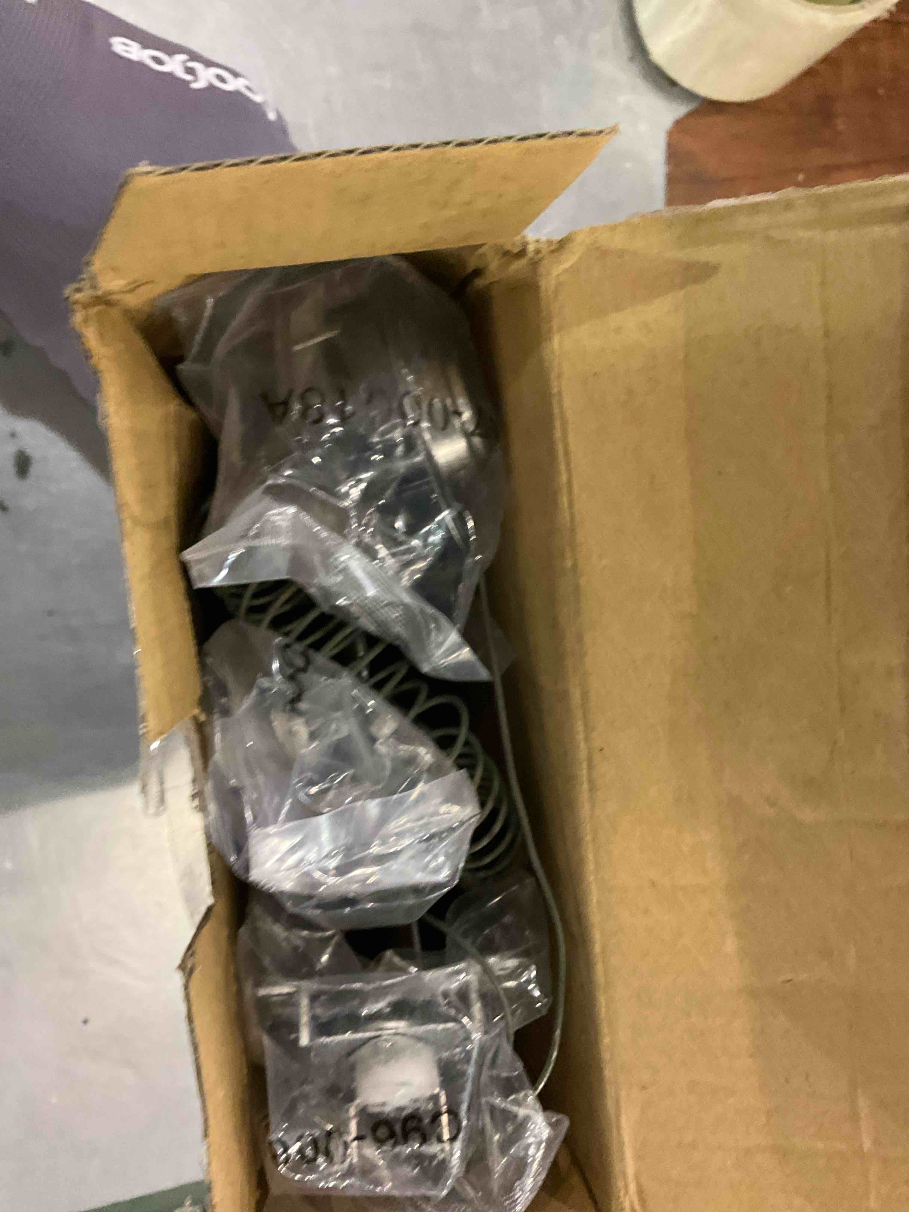 https://s3.amazonaws.com/lotting-images-prod/BargainHunt/EXS01679464_1713957806817.jpeg