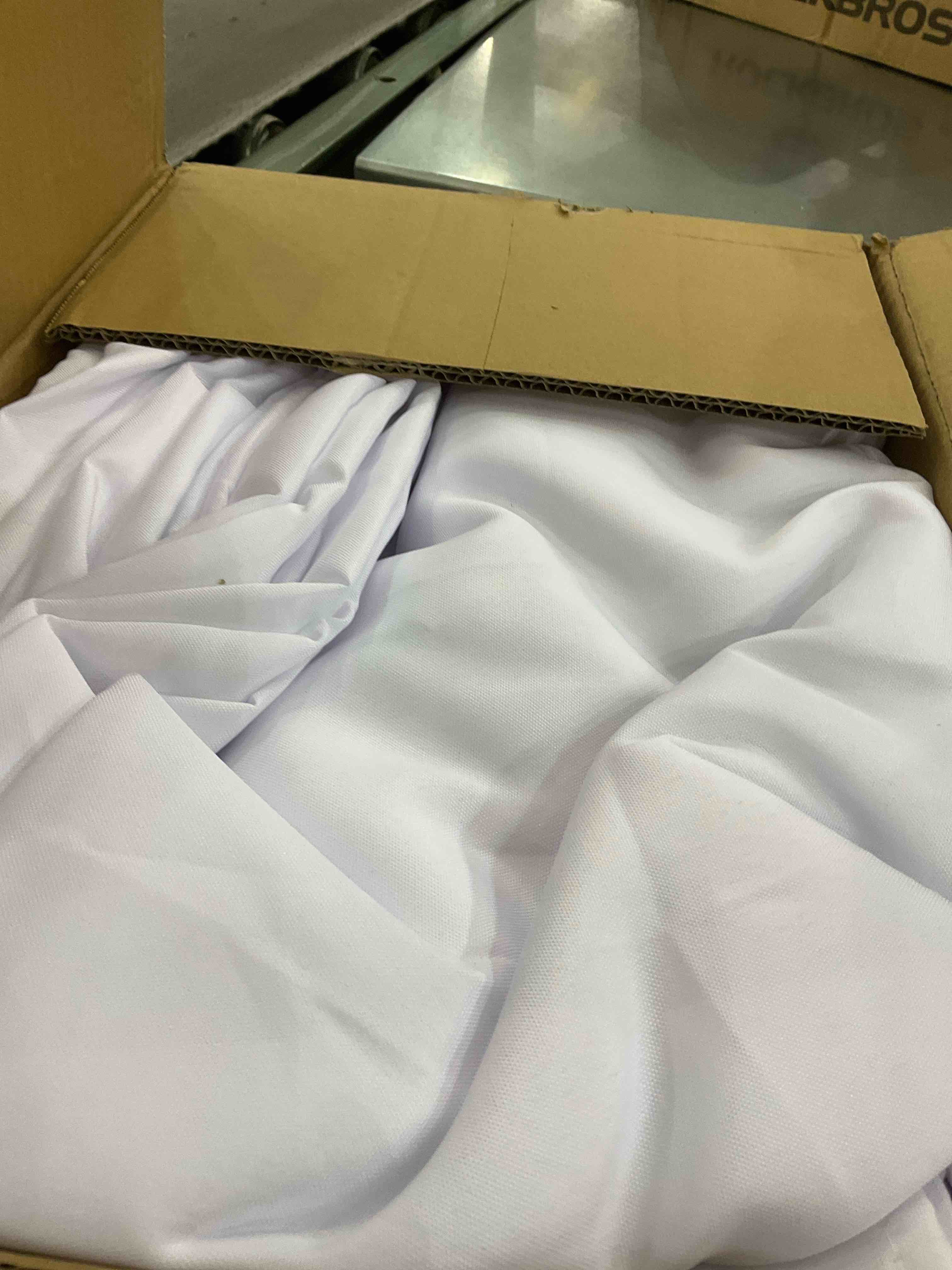https://s3.amazonaws.com/lotting-images-prod/BargainHunt/EXS01679503_1713793645193.jpeg