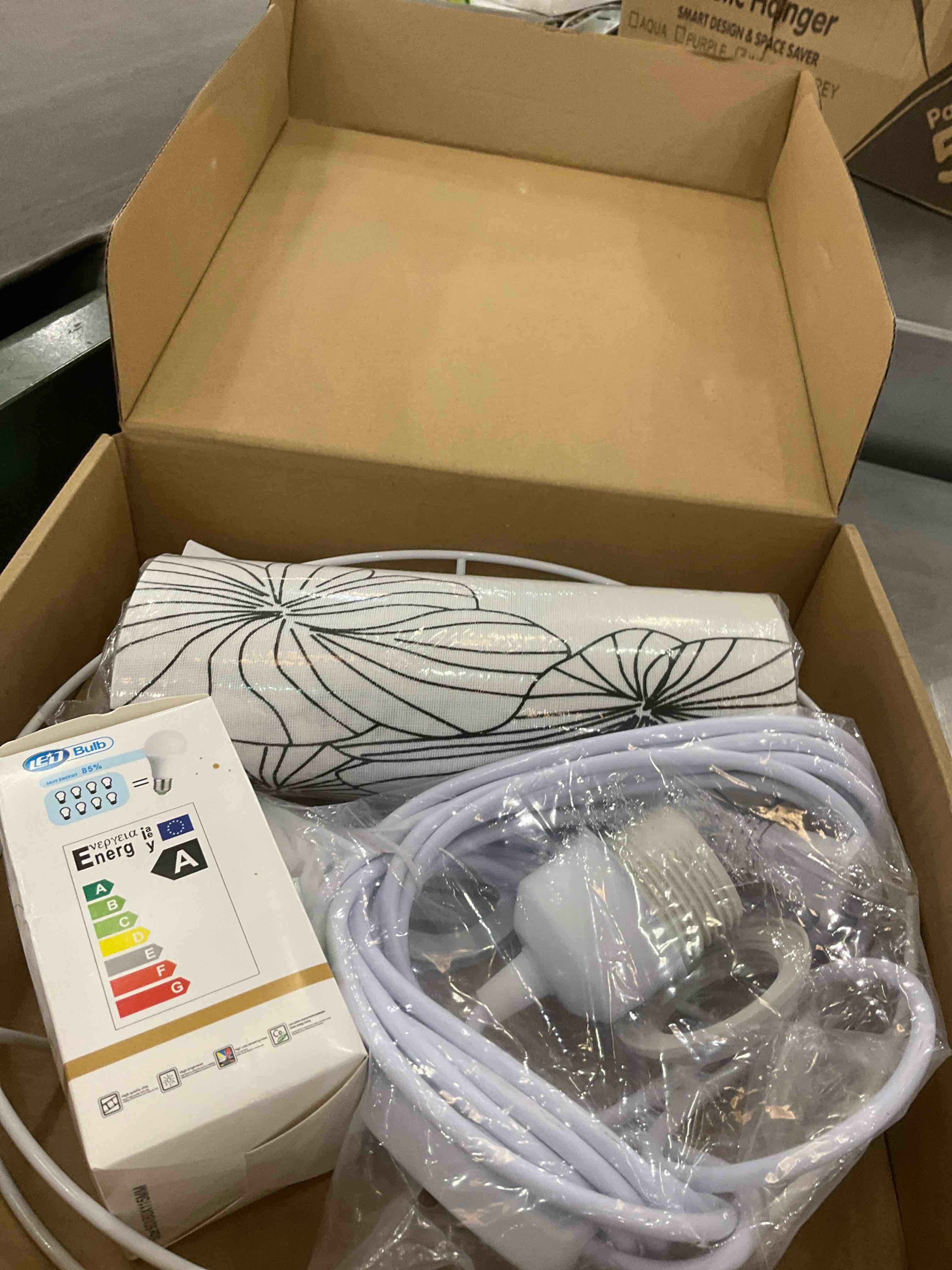https://s3.amazonaws.com/lotting-images-prod/BargainHunt/EXS01679595_1713807514604.jpeg