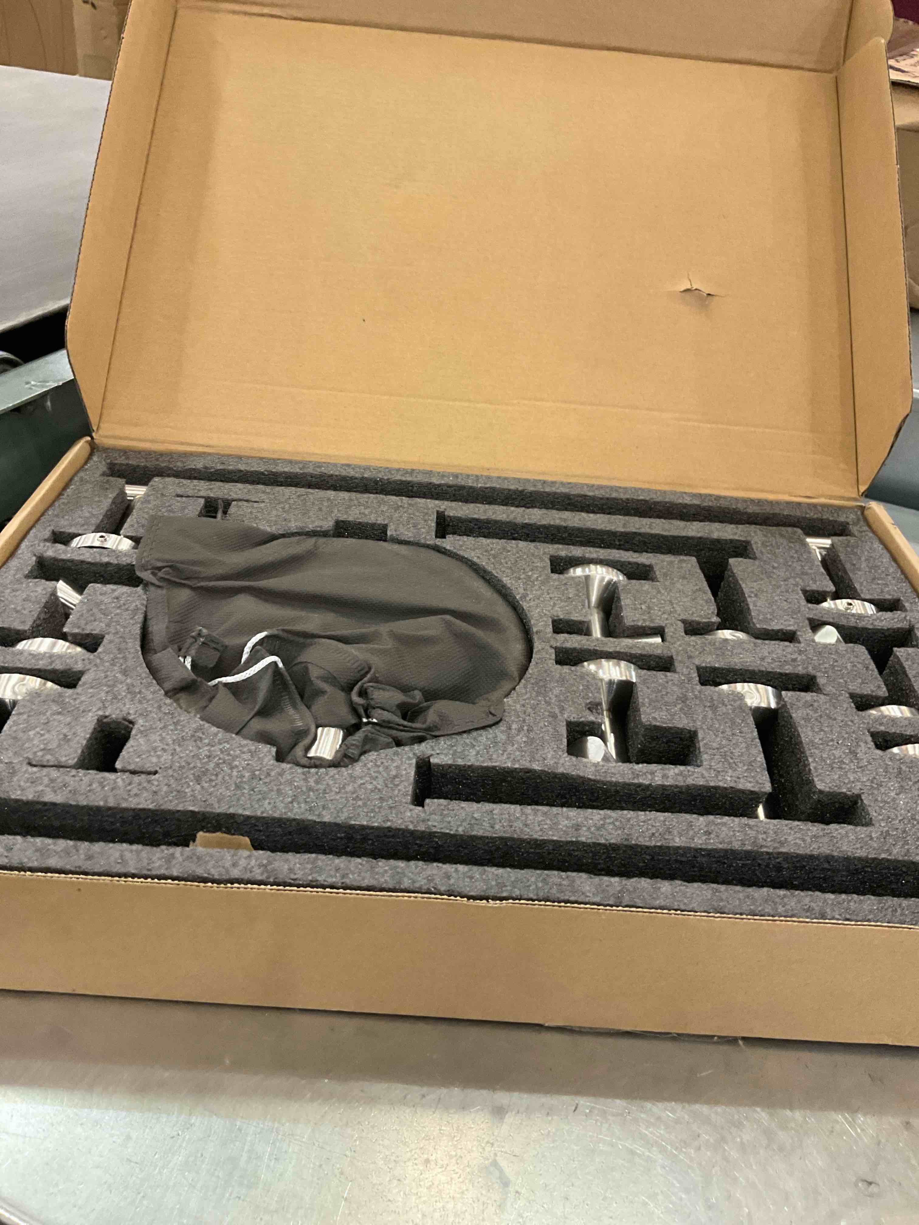 https://s3.amazonaws.com/lotting-images-prod/BargainHunt/EXS01679606_1713811166834.jpeg