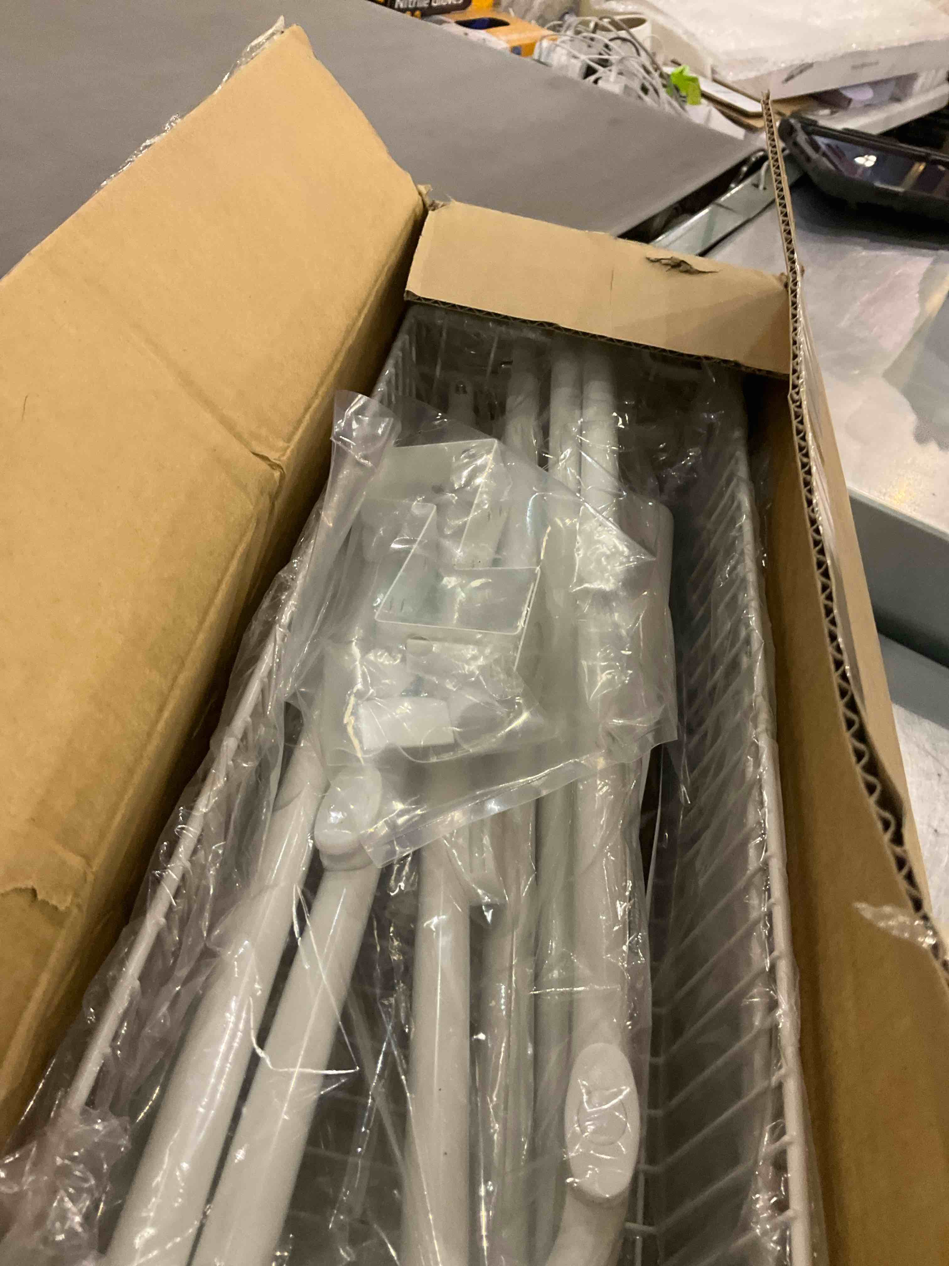 https://s3.amazonaws.com/lotting-images-prod/BargainHunt/EXS01679672_1713875421864.jpeg