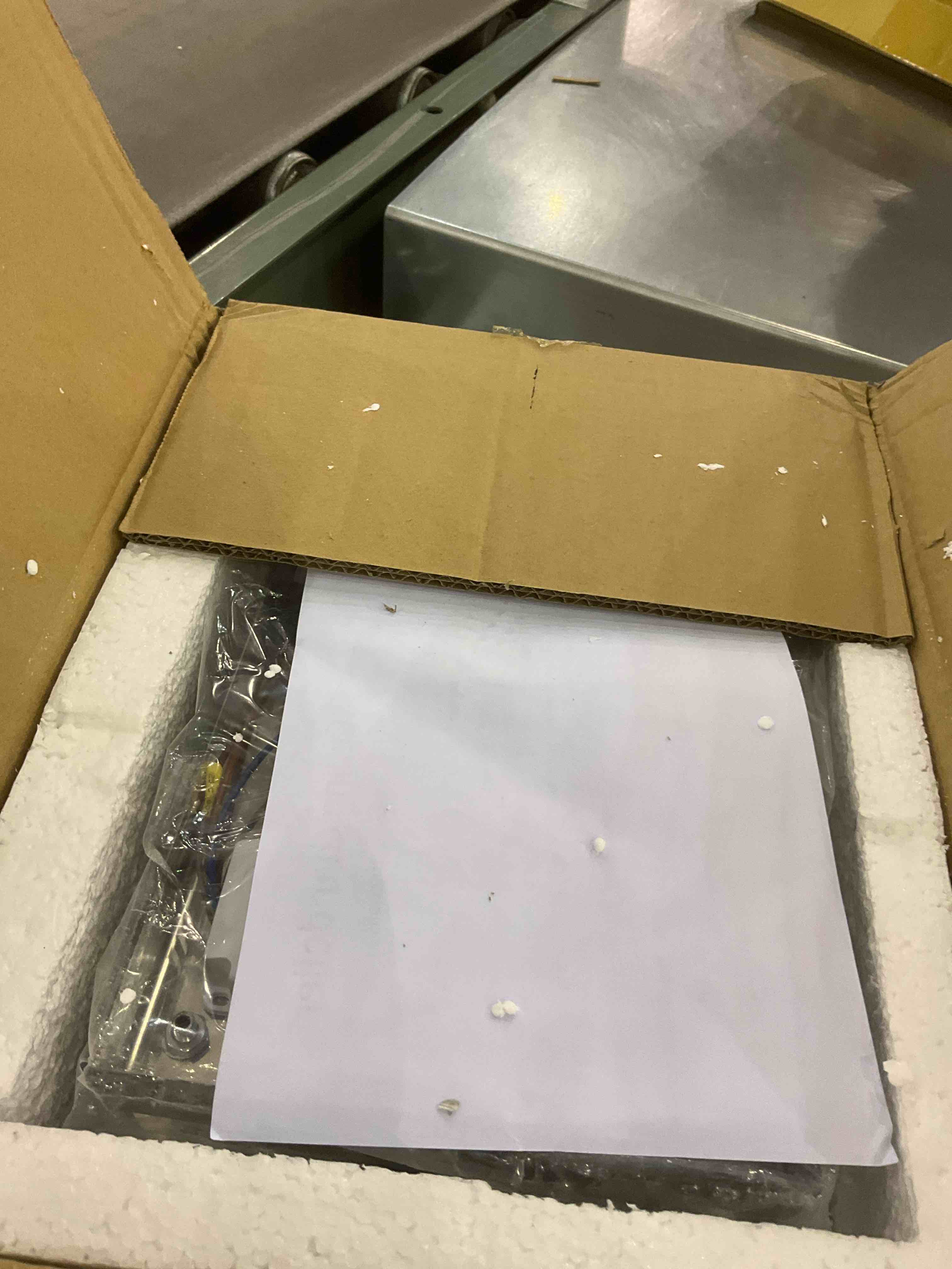 https://s3.amazonaws.com/lotting-images-prod/BargainHunt/EXS01679779_1713957730570.jpeg