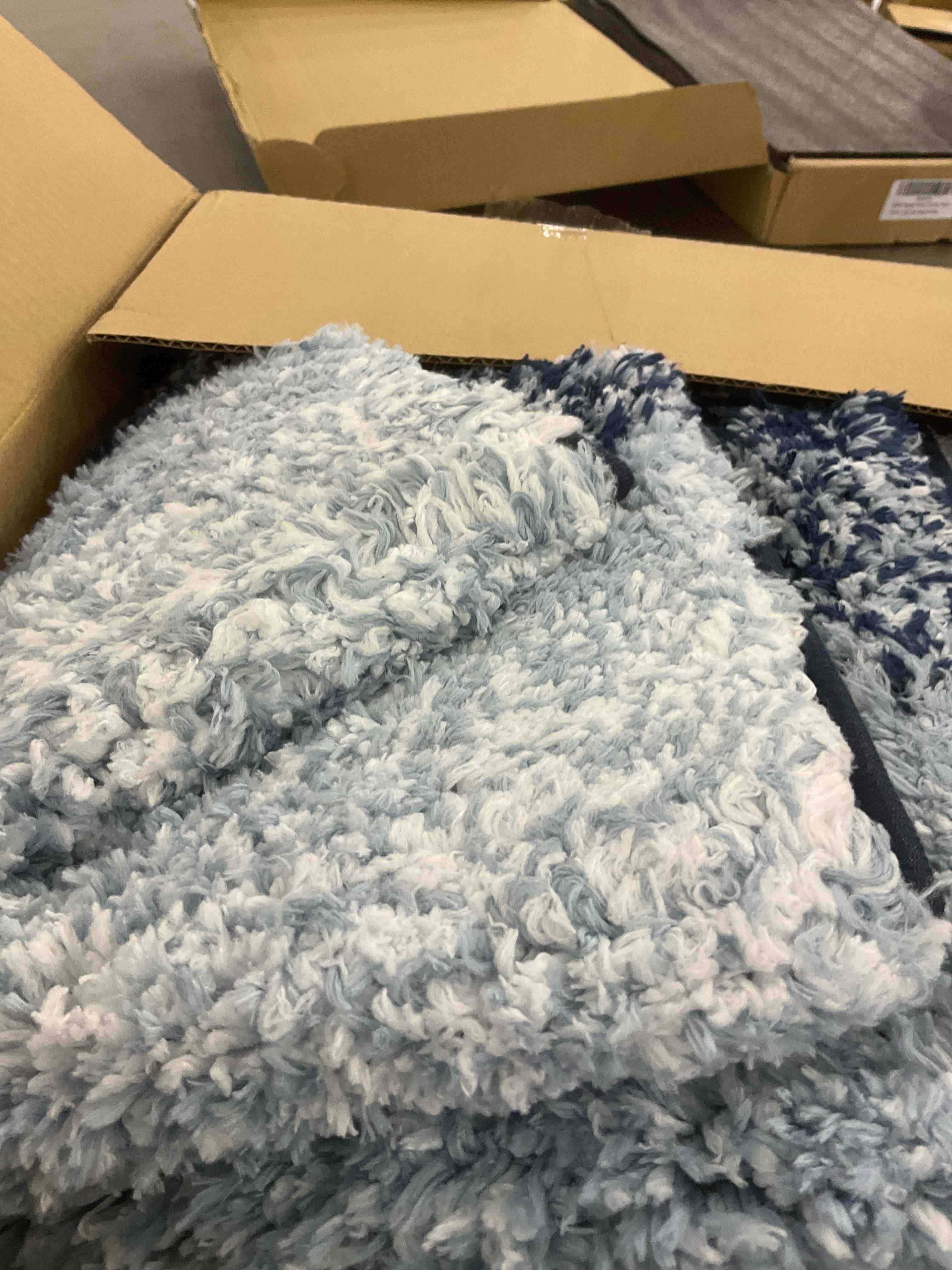 https://s3.amazonaws.com/lotting-images-prod/BargainHunt/EXS01679836_1713962980905.jpeg