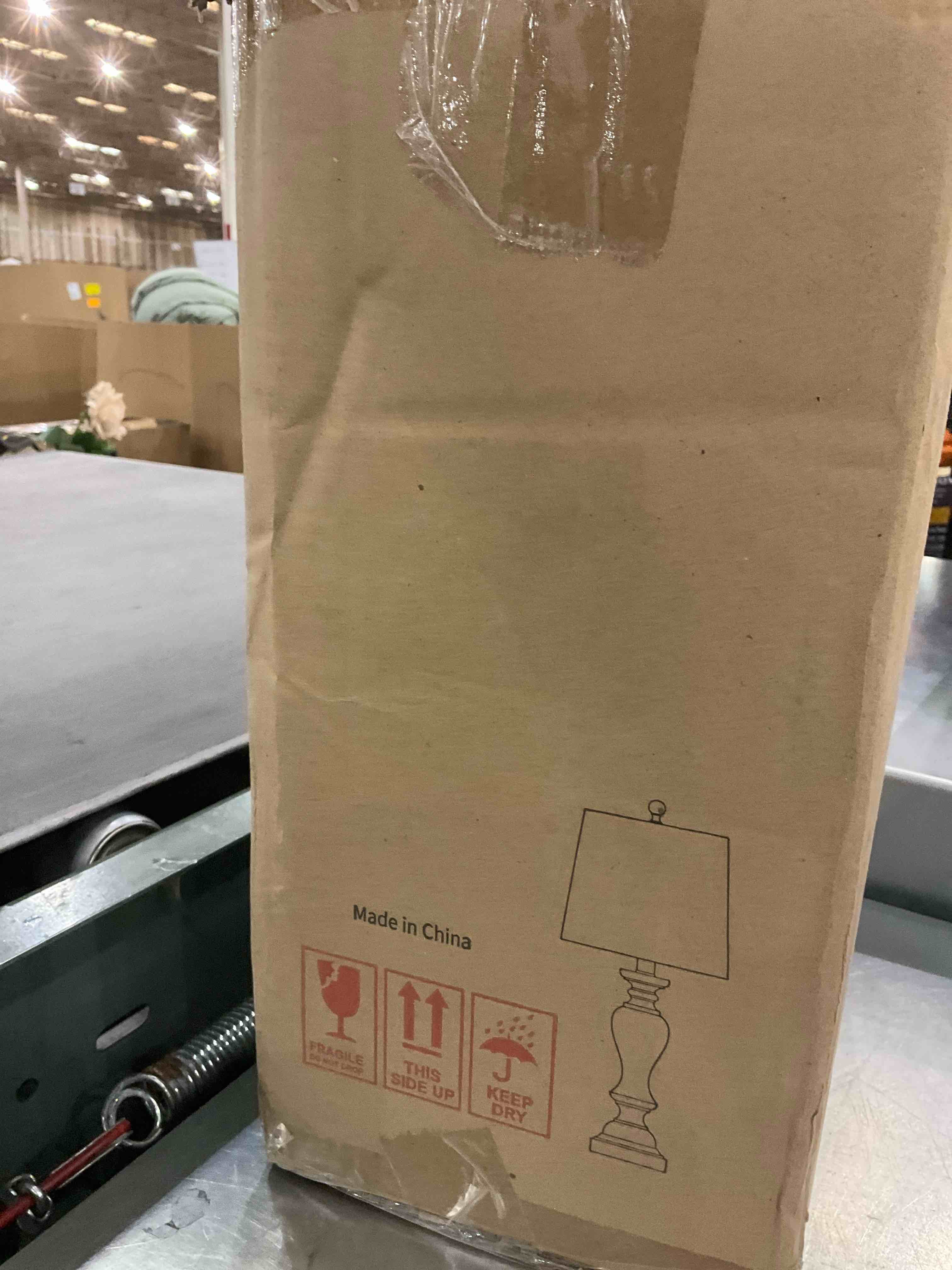 https://s3.amazonaws.com/lotting-images-prod/BargainHunt/EXS01679837_1713963125749.jpeg