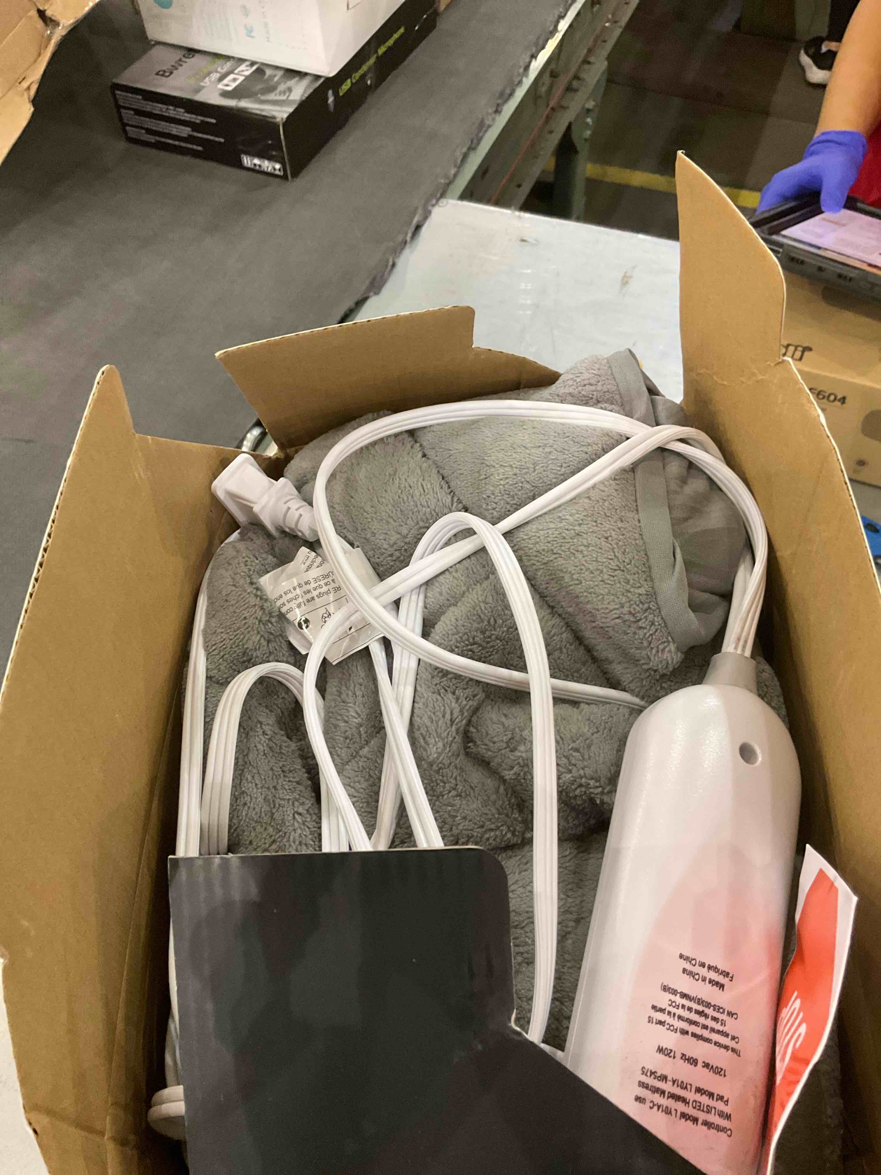 https://s3.amazonaws.com/lotting-images-prod/BargainHunt/EXS01700016_1713530432301.jpeg