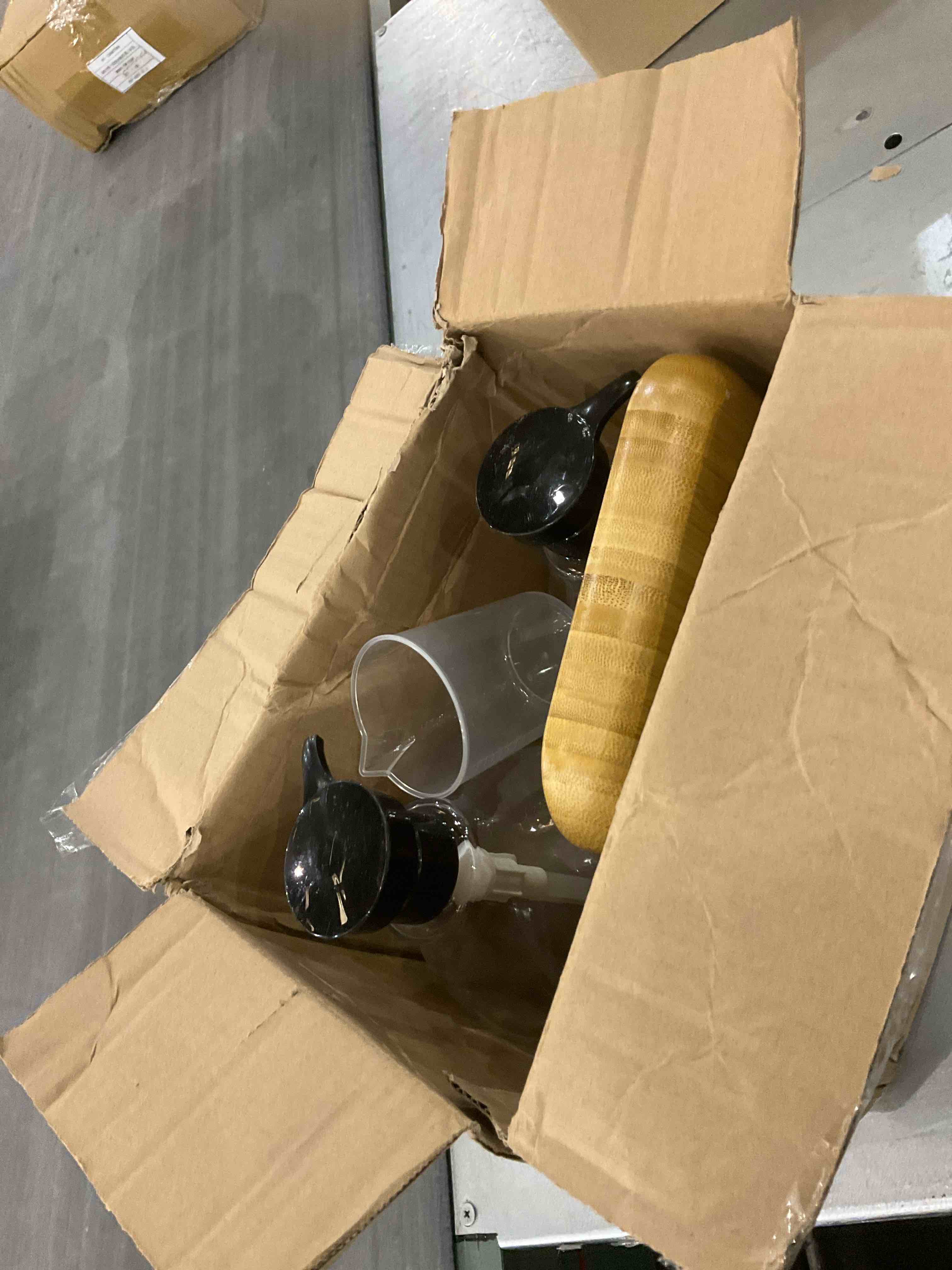https://s3.amazonaws.com/lotting-images-prod/BargainHunt/EXS01700080_1713548951338.jpeg