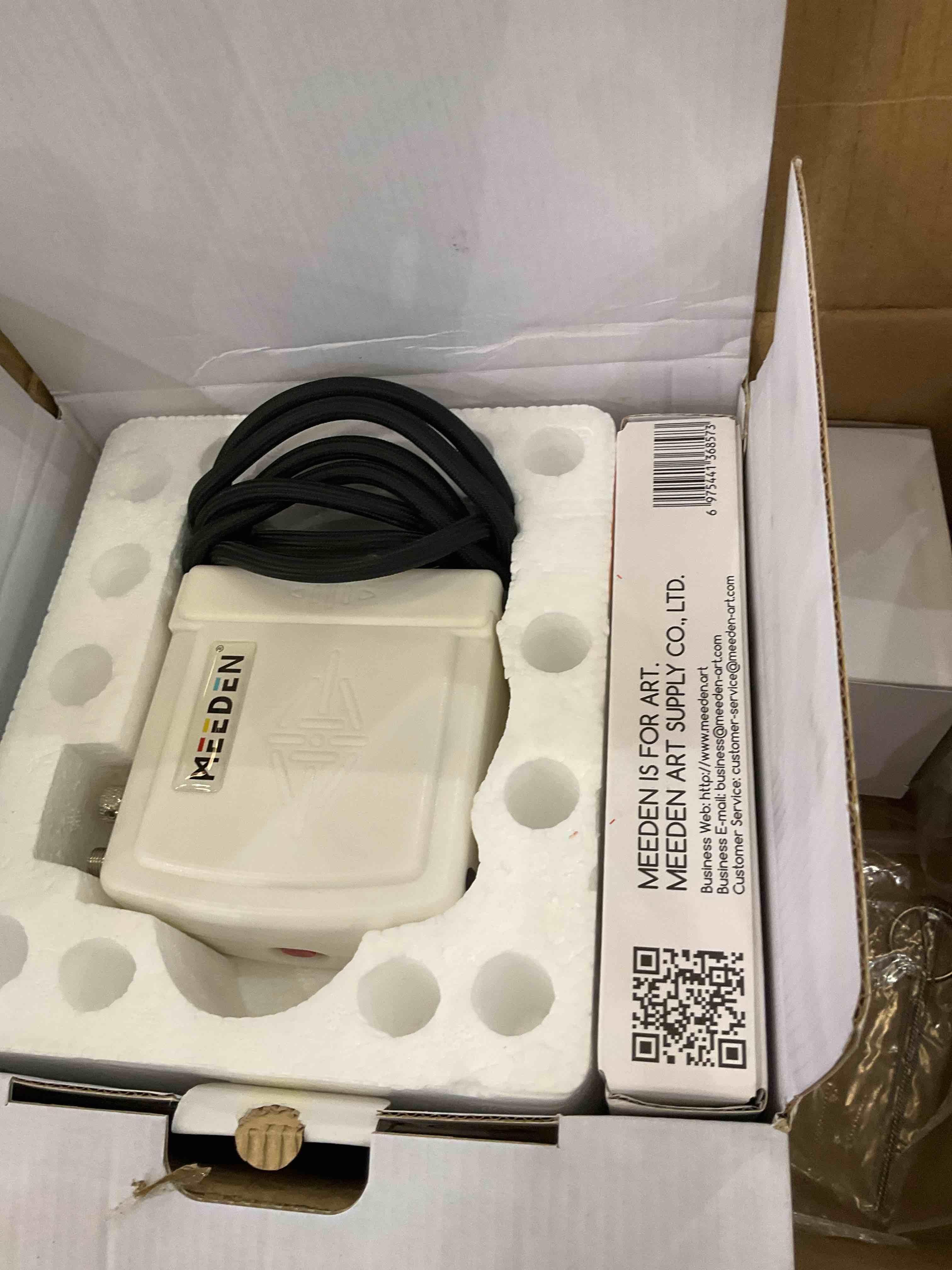 https://s3.amazonaws.com/lotting-images-prod/BargainHunt/EXS01700154_1714415717422.jpeg