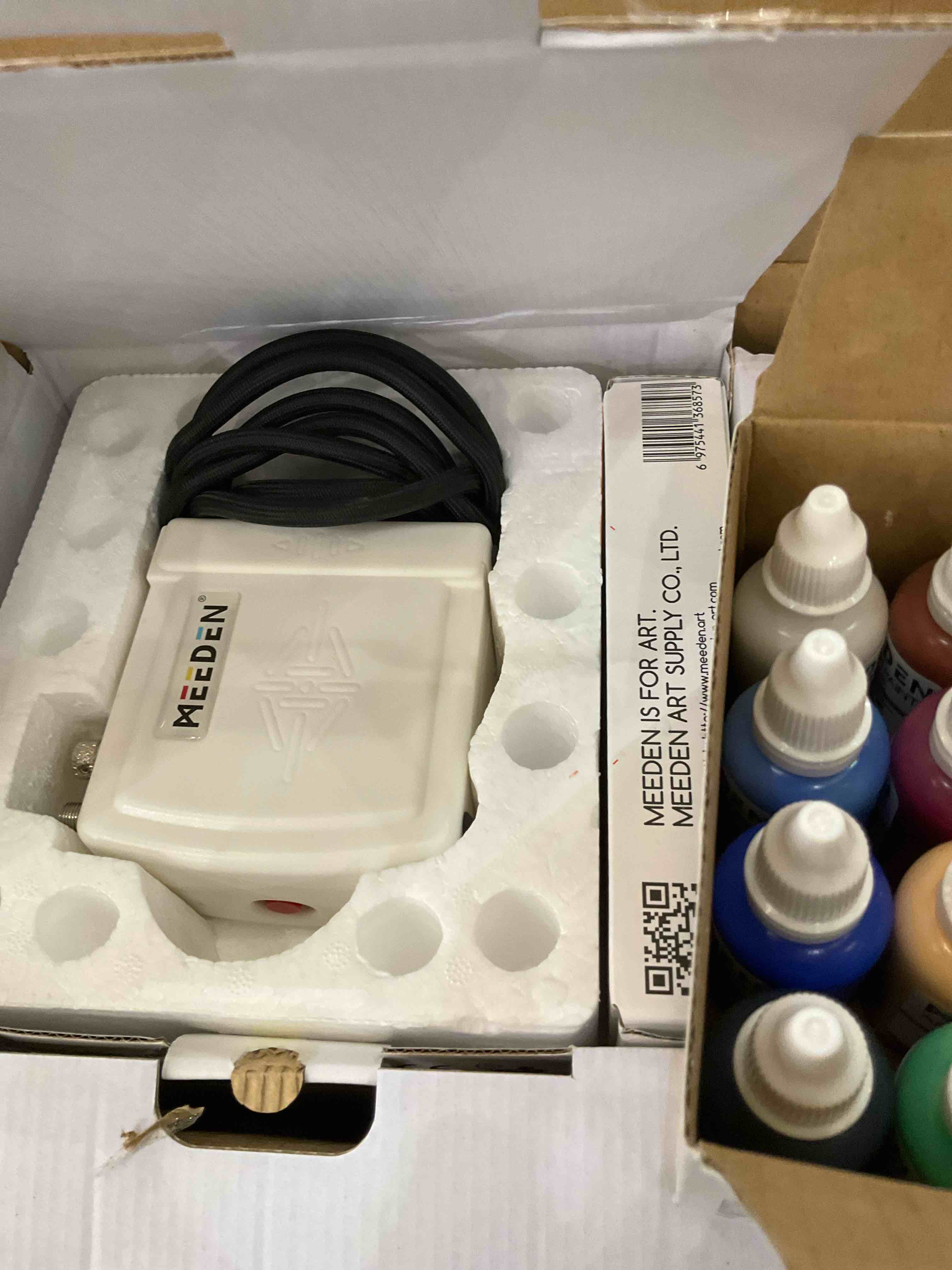 https://s3.amazonaws.com/lotting-images-prod/BargainHunt/EXS01700154_1714415723951.jpeg