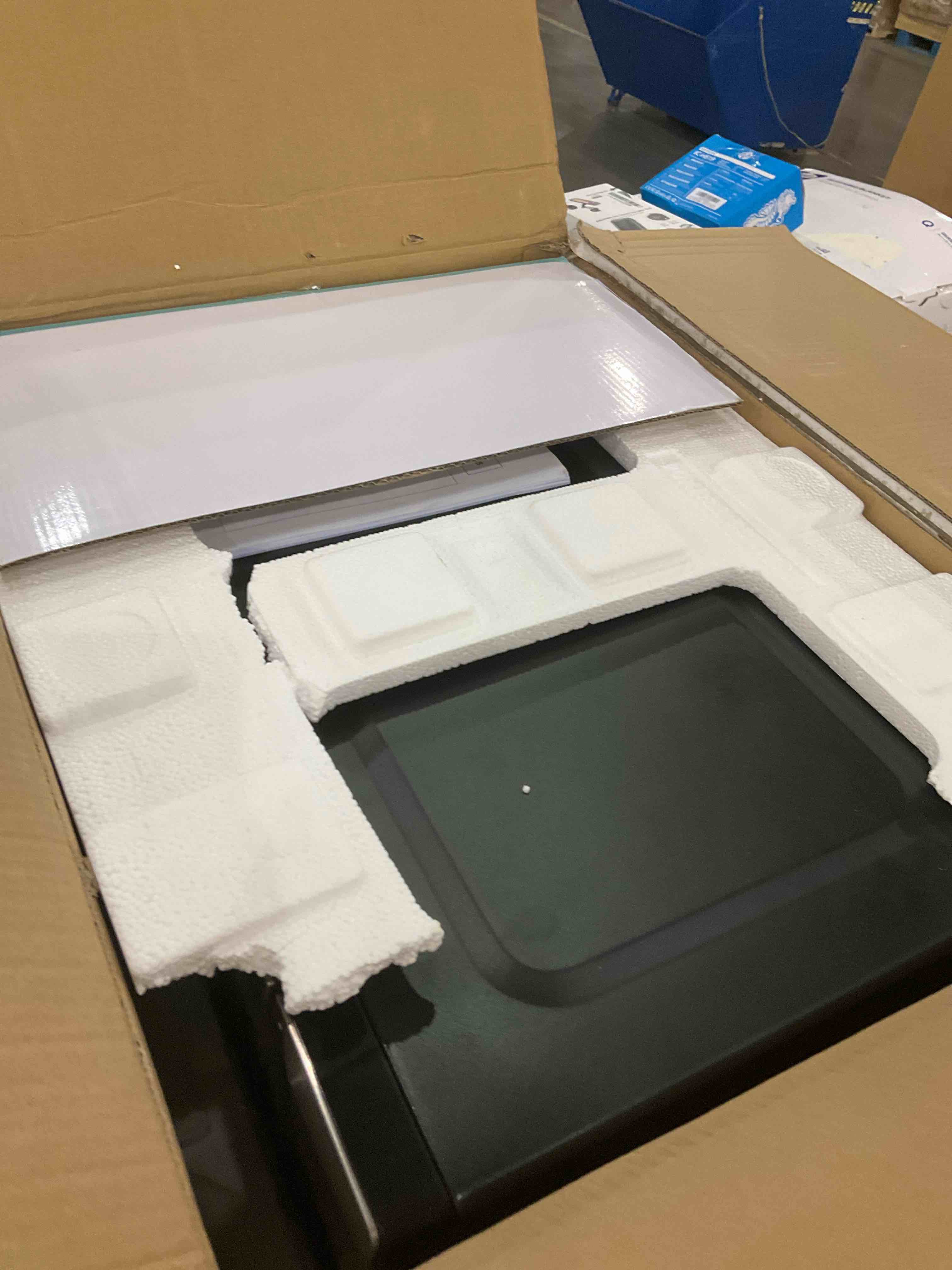 West Bend WBMW92S Microwave Oven 900-Watts Compact with 6 Pre Cooking Settings, Speed Defrost, Electronic Control Panel and Glass Turntable, Metallic