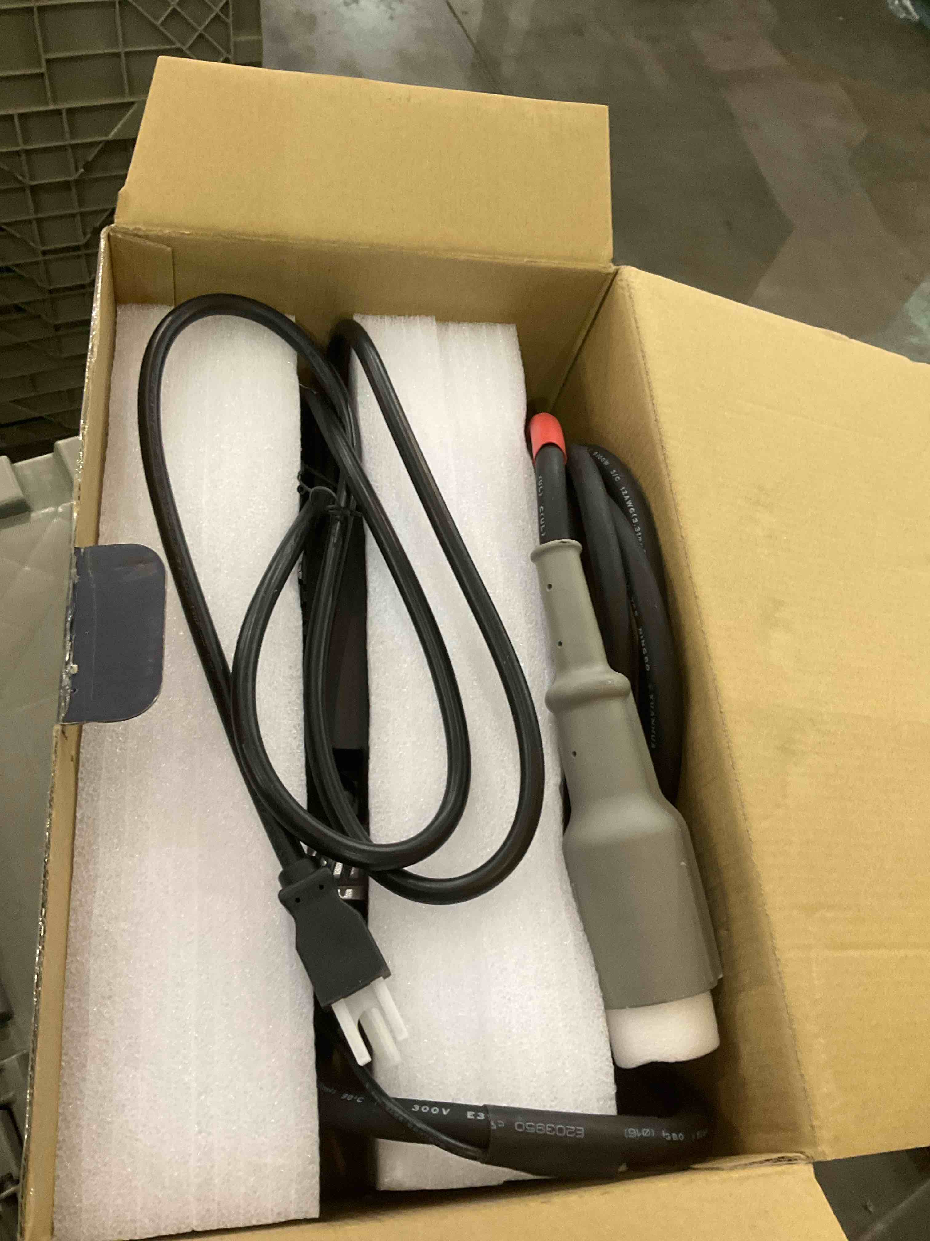 https://s3.amazonaws.com/lotting-images-prod/BargainHunt/EXS01700596_1712947732574.jpeg