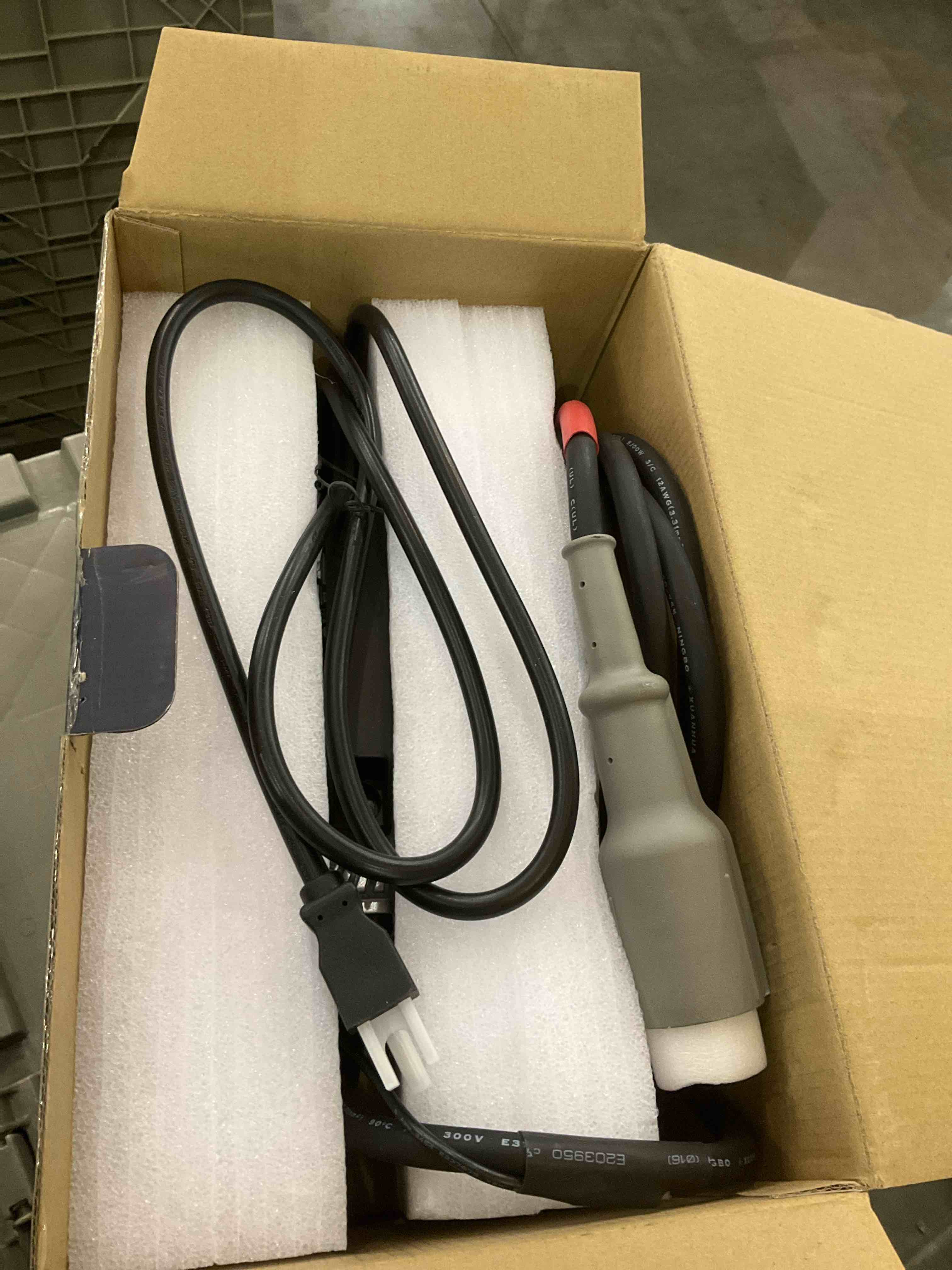 https://s3.amazonaws.com/lotting-images-prod/BargainHunt/EXS01700596_1712947733975.jpeg