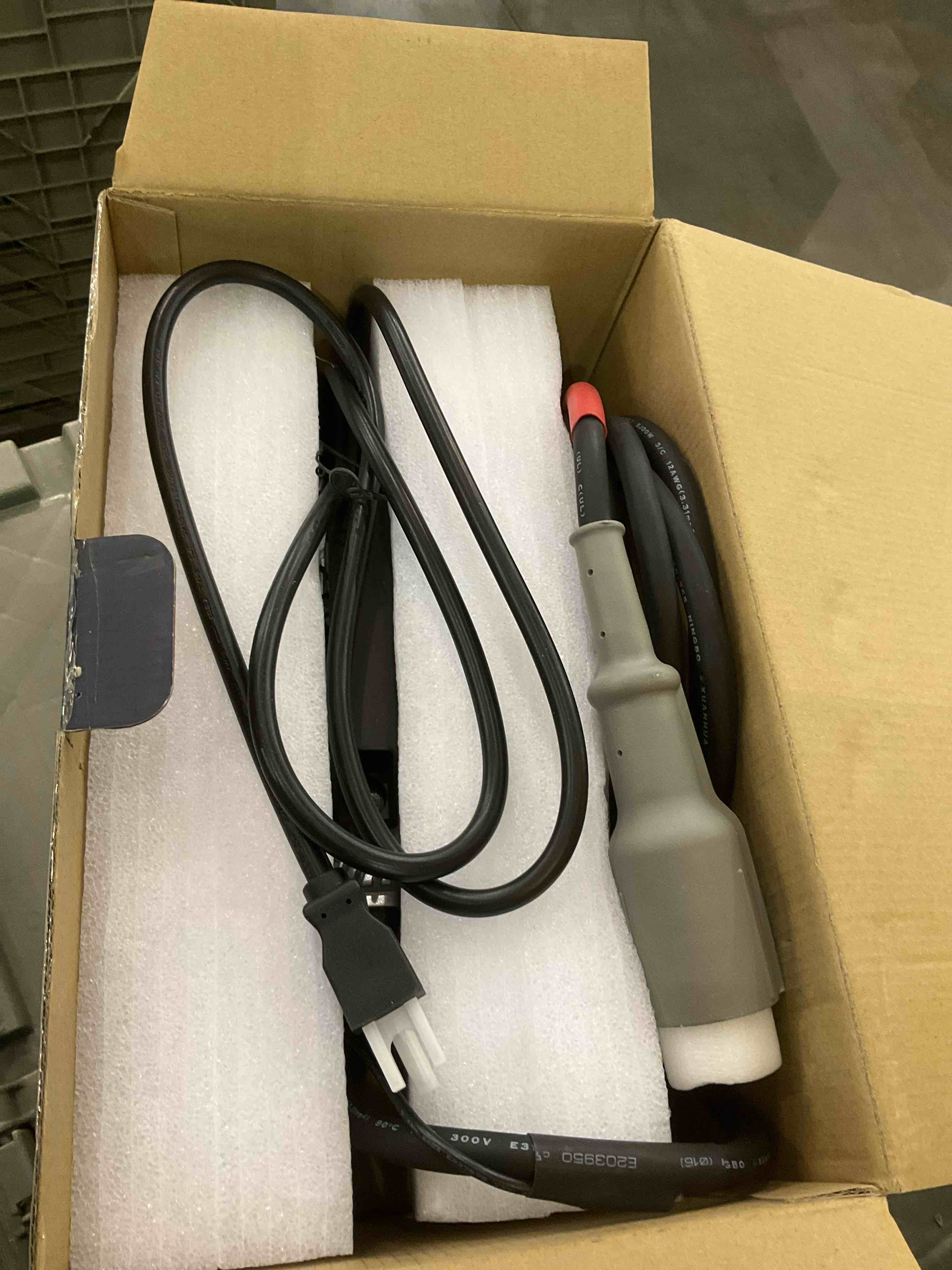 https://s3.amazonaws.com/lotting-images-prod/BargainHunt/EXS01700596_1712947735185.jpeg