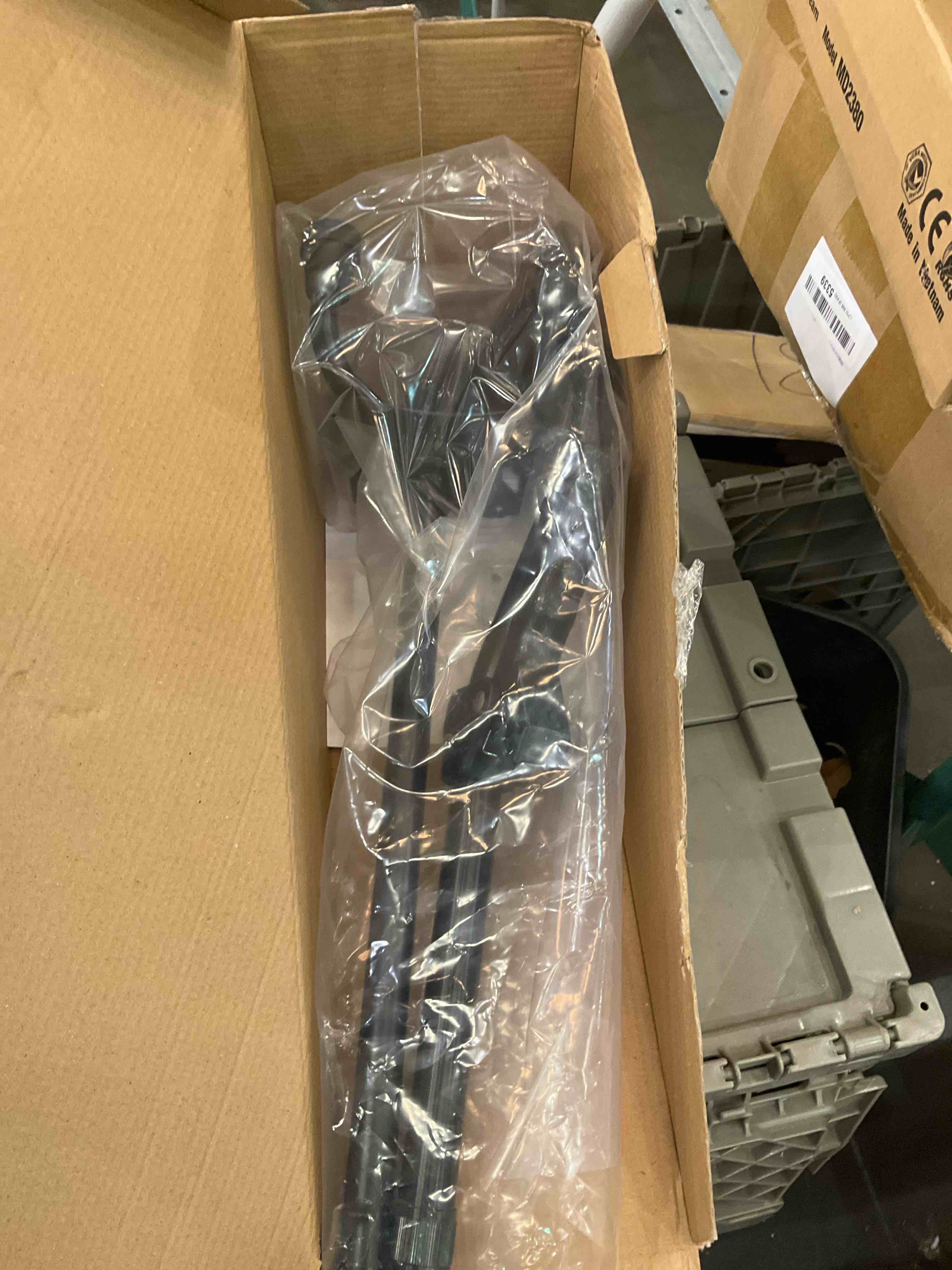 https://s3.amazonaws.com/lotting-images-prod/BargainHunt/EXS01700775_1713206701374.jpeg