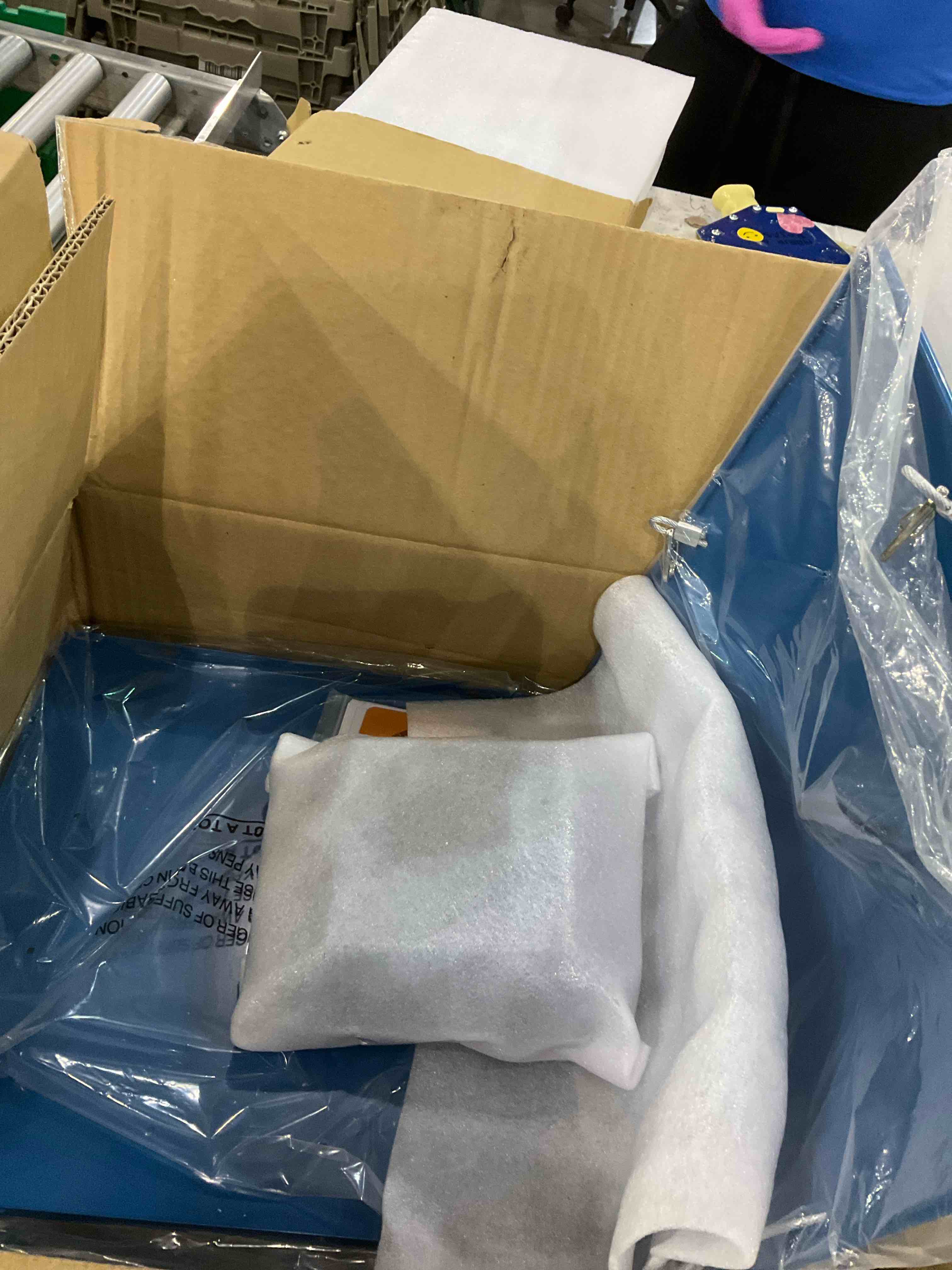 https://s3.amazonaws.com/lotting-images-prod/BargainHunt/EXS01700812_1713352961707.jpeg