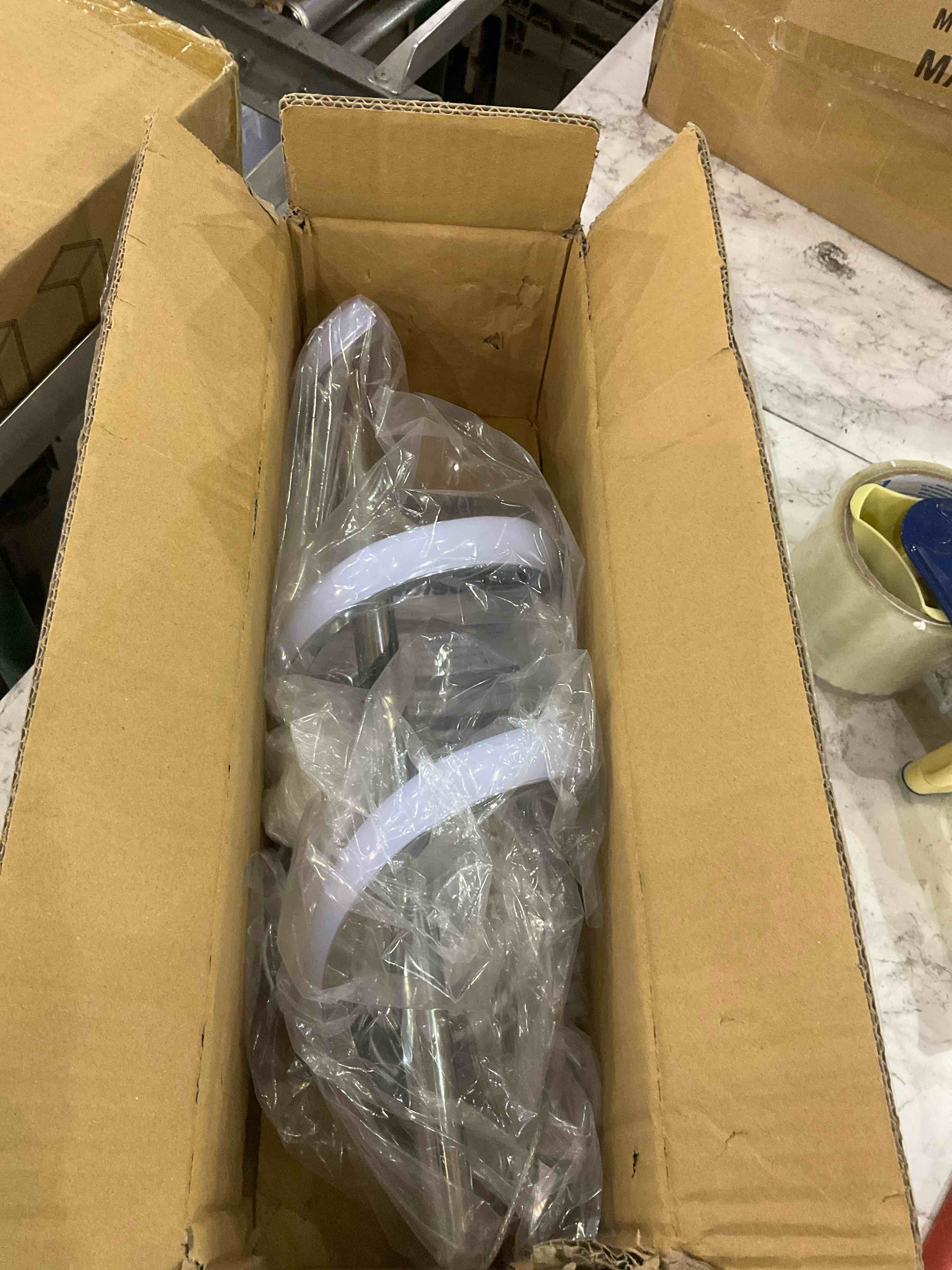 https://s3.amazonaws.com/lotting-images-prod/BargainHunt/EXS01700849_1713357791024.jpeg