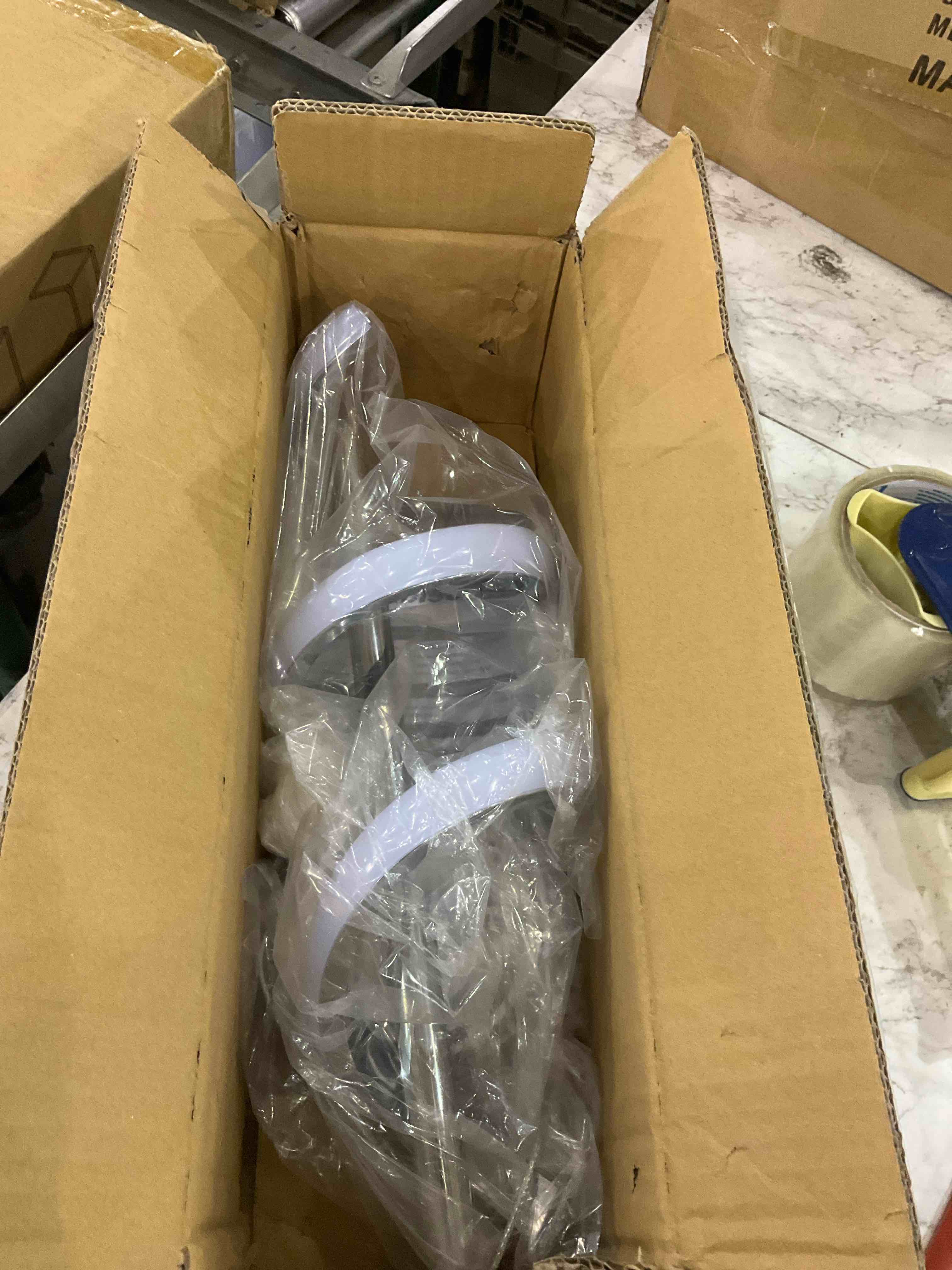 https://s3.amazonaws.com/lotting-images-prod/BargainHunt/EXS01700849_1713357792024.jpeg