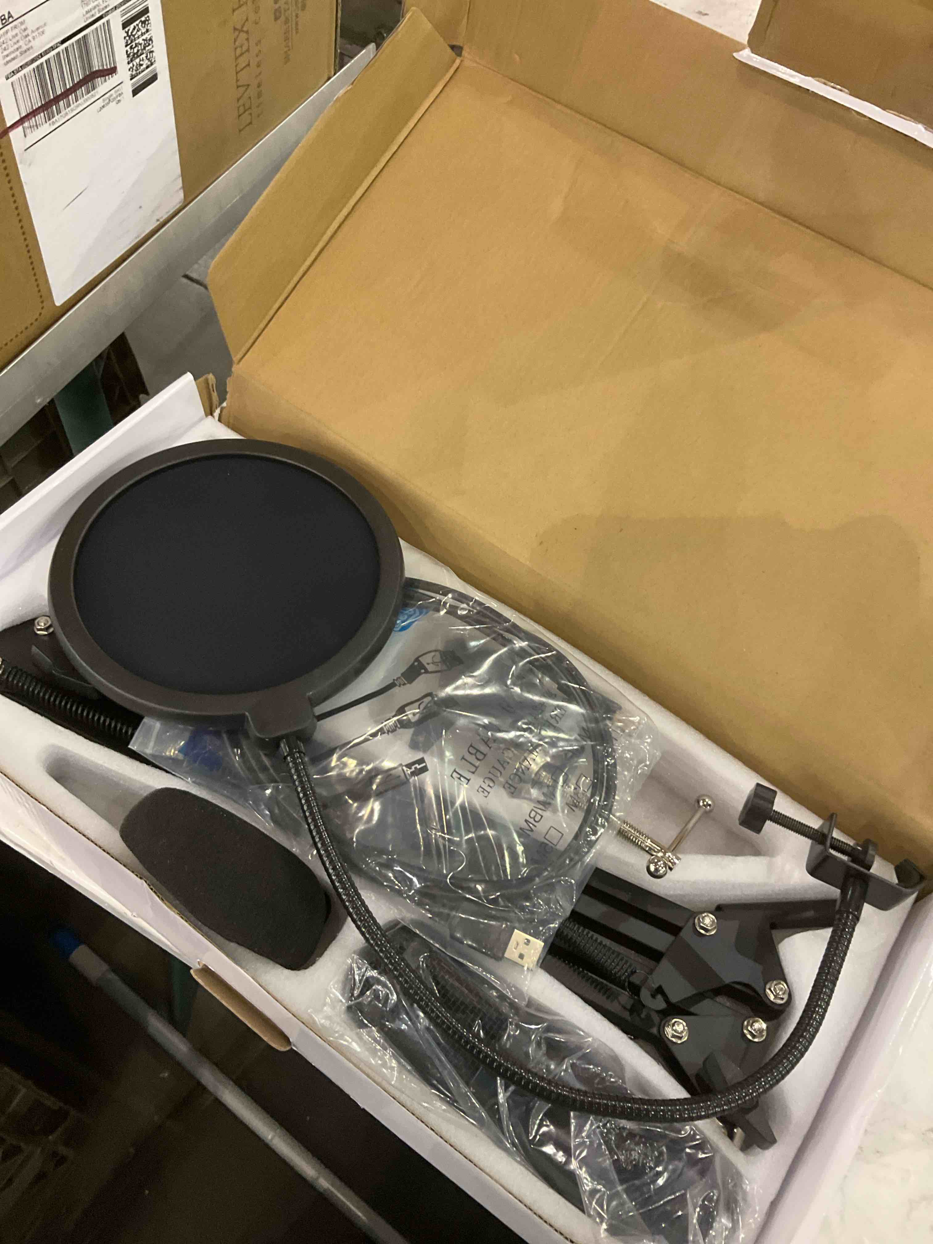 https://s3.amazonaws.com/lotting-images-prod/BargainHunt/EXS01700864_1713361228680.jpeg