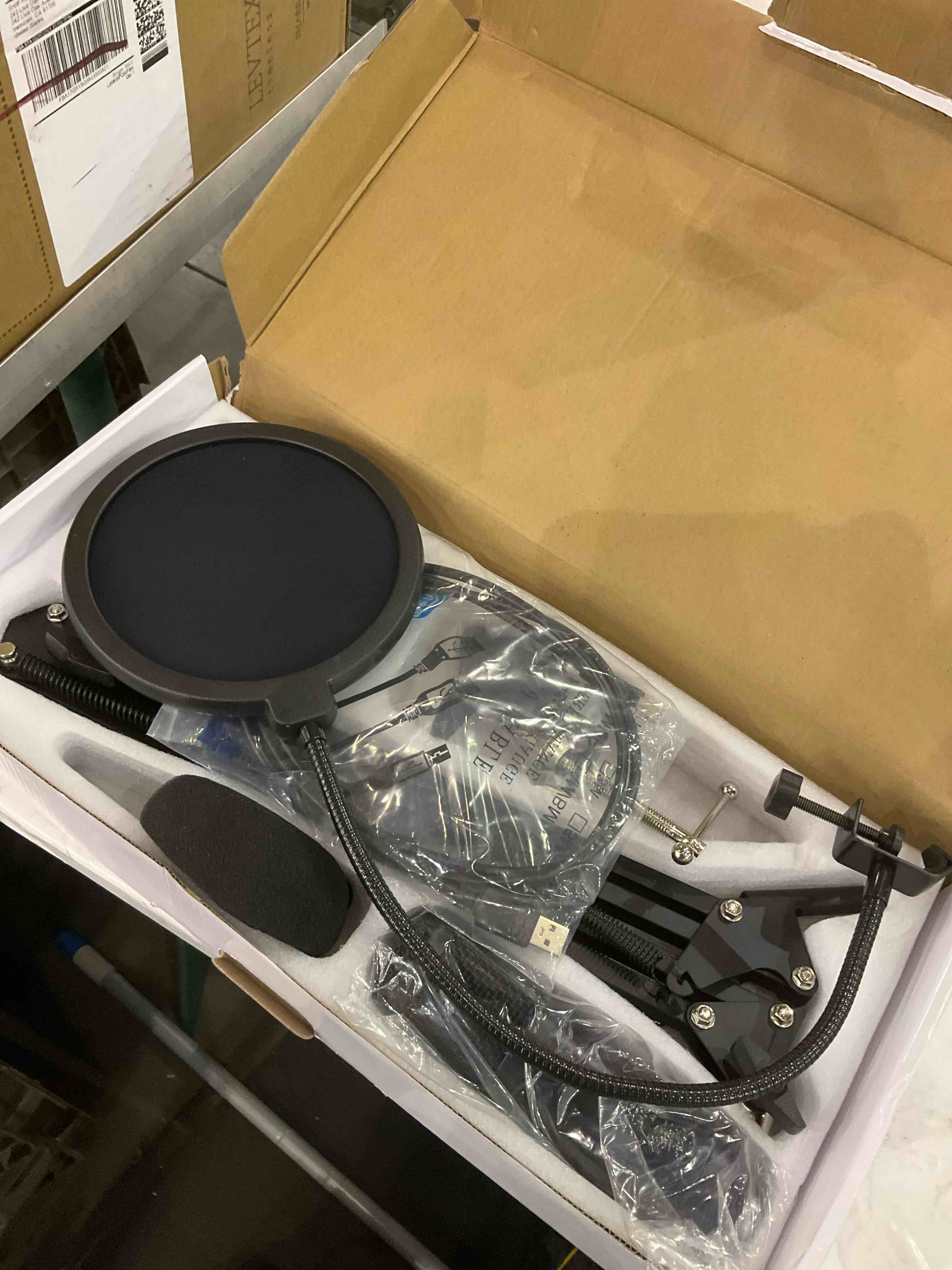 https://s3.amazonaws.com/lotting-images-prod/BargainHunt/EXS01700864_1713361229827.jpeg