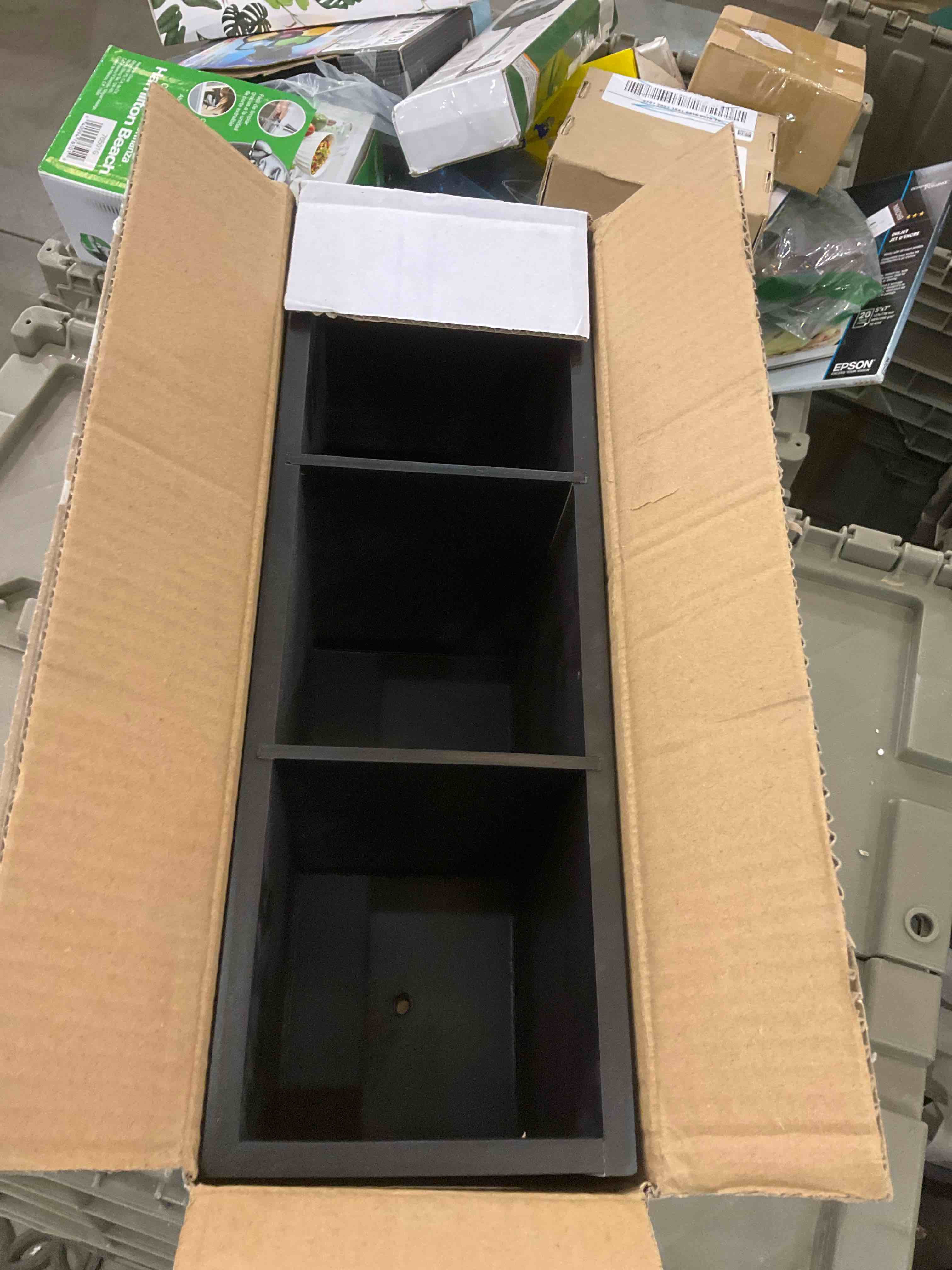 https://s3.amazonaws.com/lotting-images-prod/BargainHunt/EXS01700937_1713373165434.jpeg