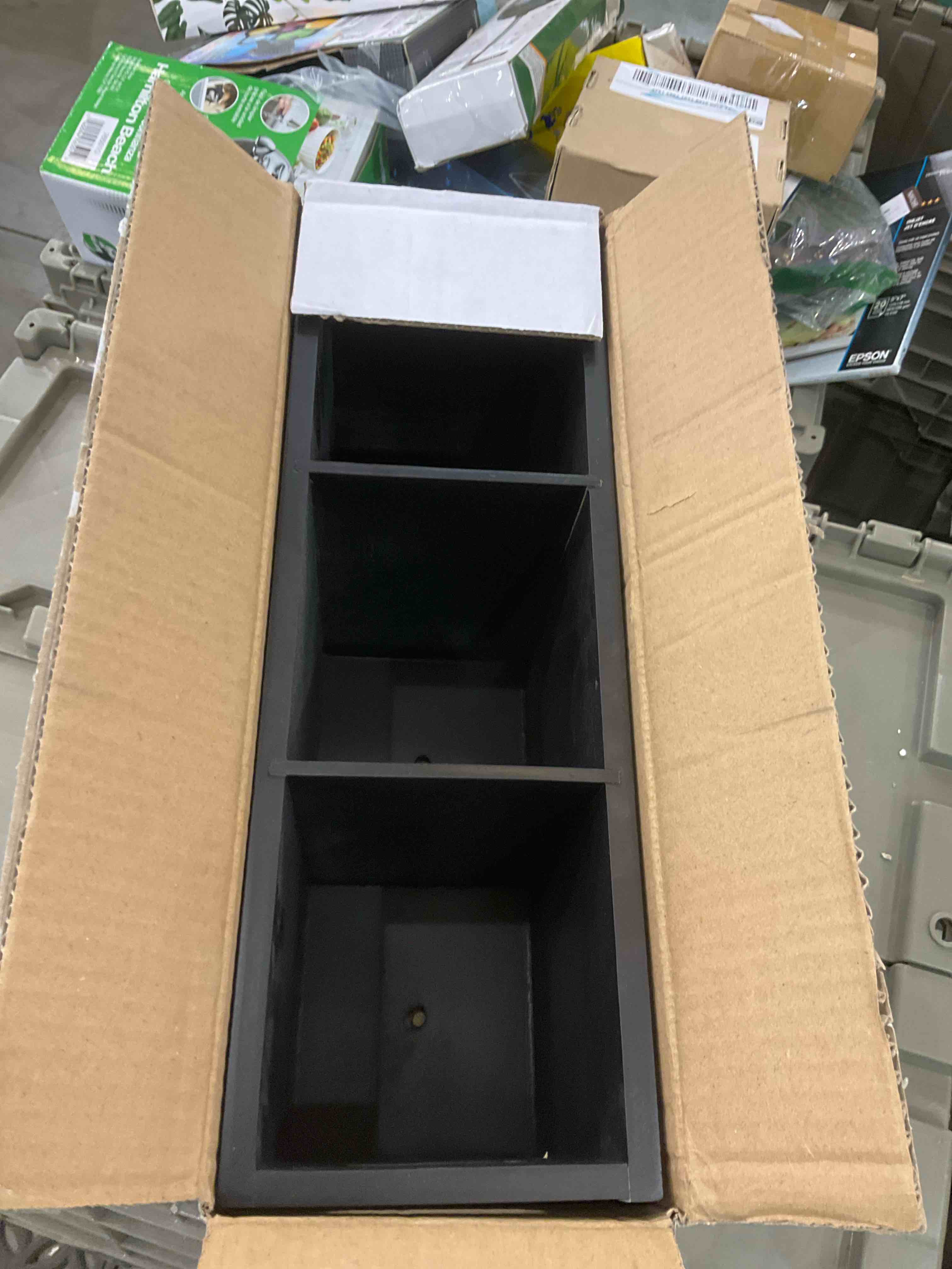 https://s3.amazonaws.com/lotting-images-prod/BargainHunt/EXS01700937_1713373166894.jpeg
