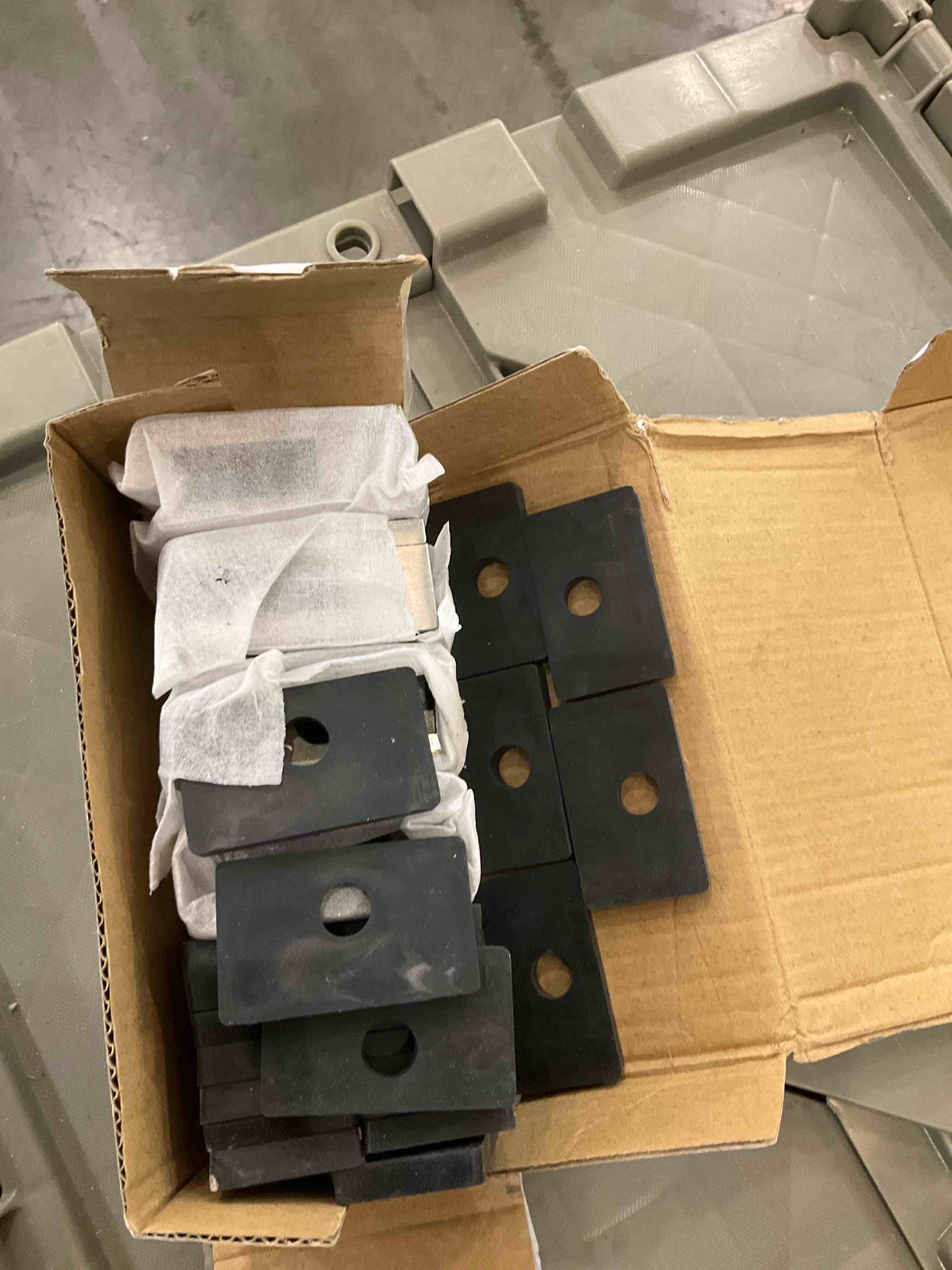 https://s3.amazonaws.com/lotting-images-prod/BargainHunt/EXS01700949_1713374650996.jpeg