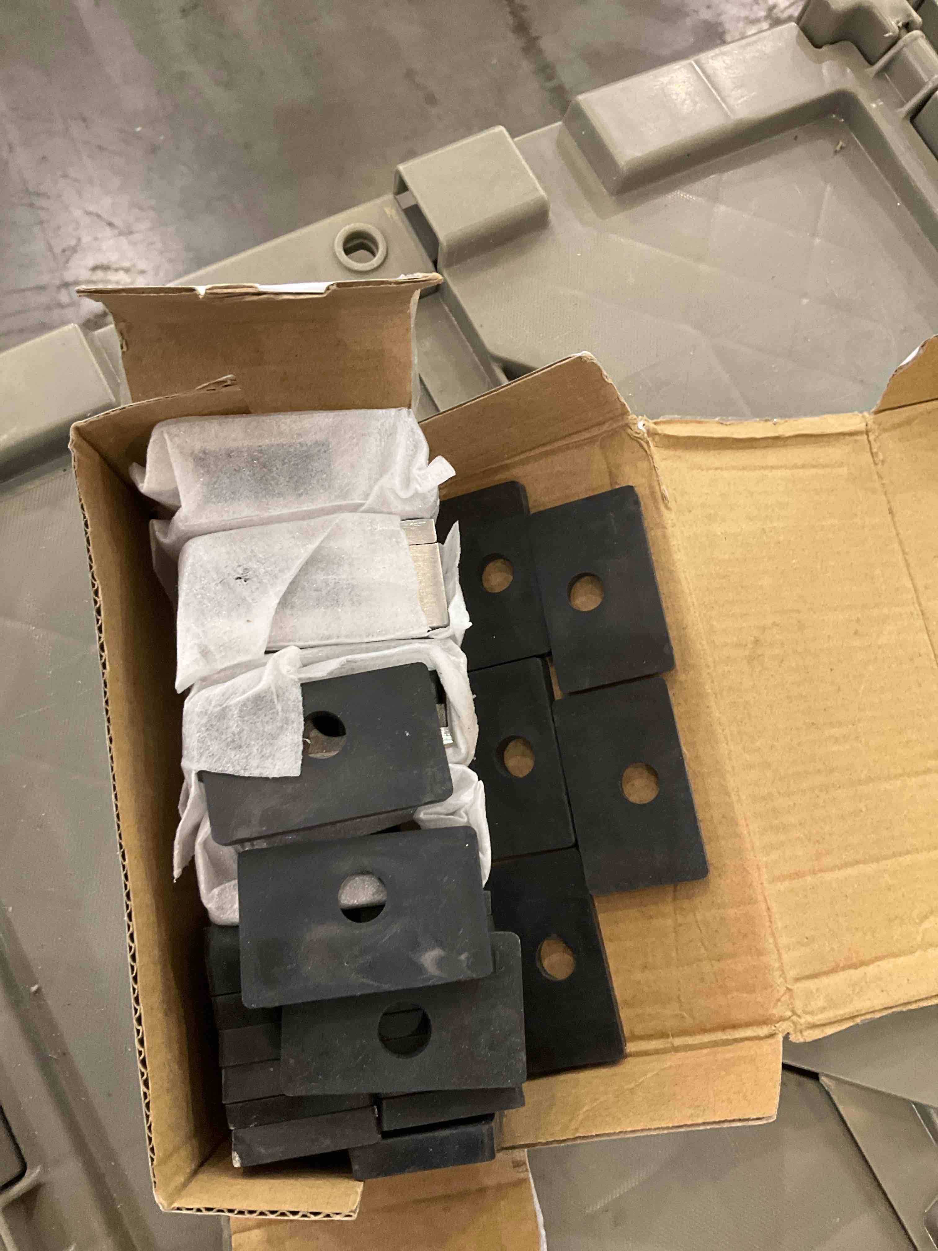 https://s3.amazonaws.com/lotting-images-prod/BargainHunt/EXS01700949_1713374652213.jpeg