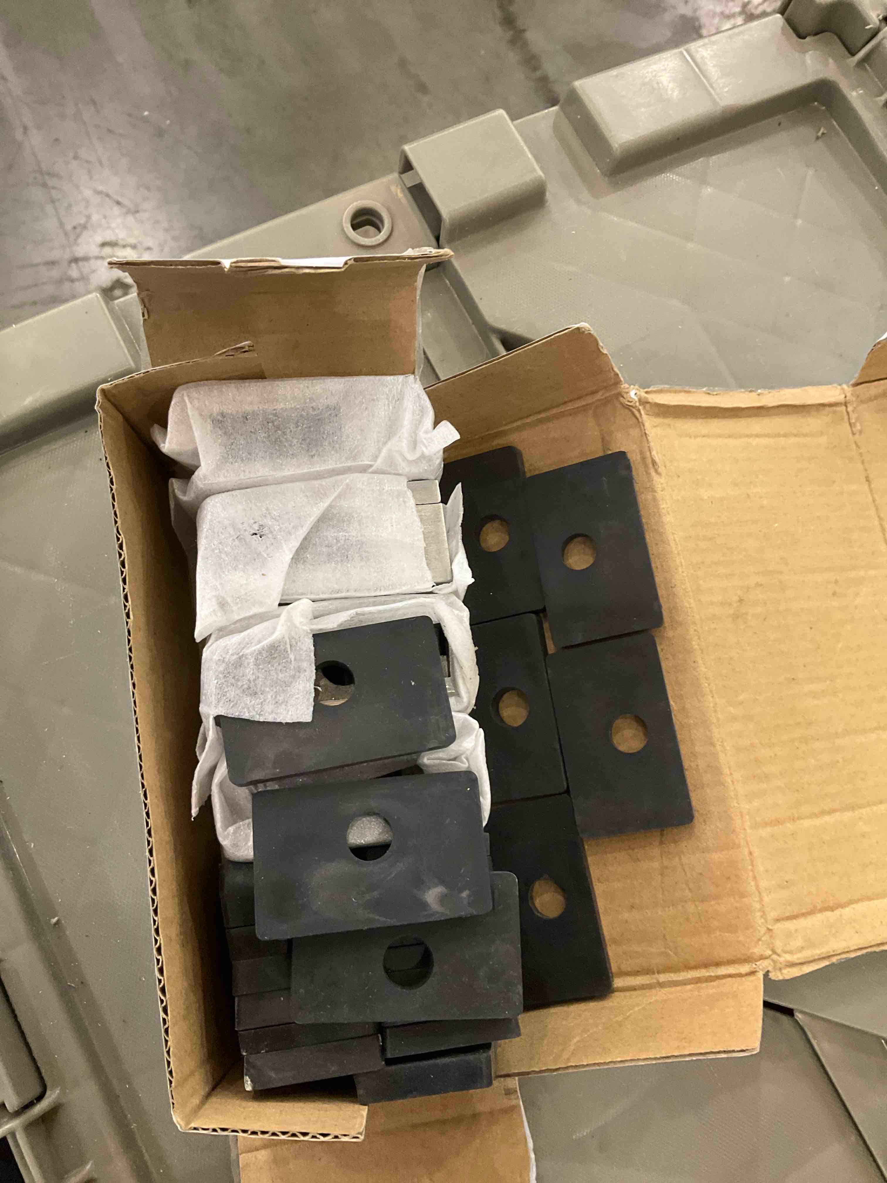 https://s3.amazonaws.com/lotting-images-prod/BargainHunt/EXS01700949_1713374653235.jpeg