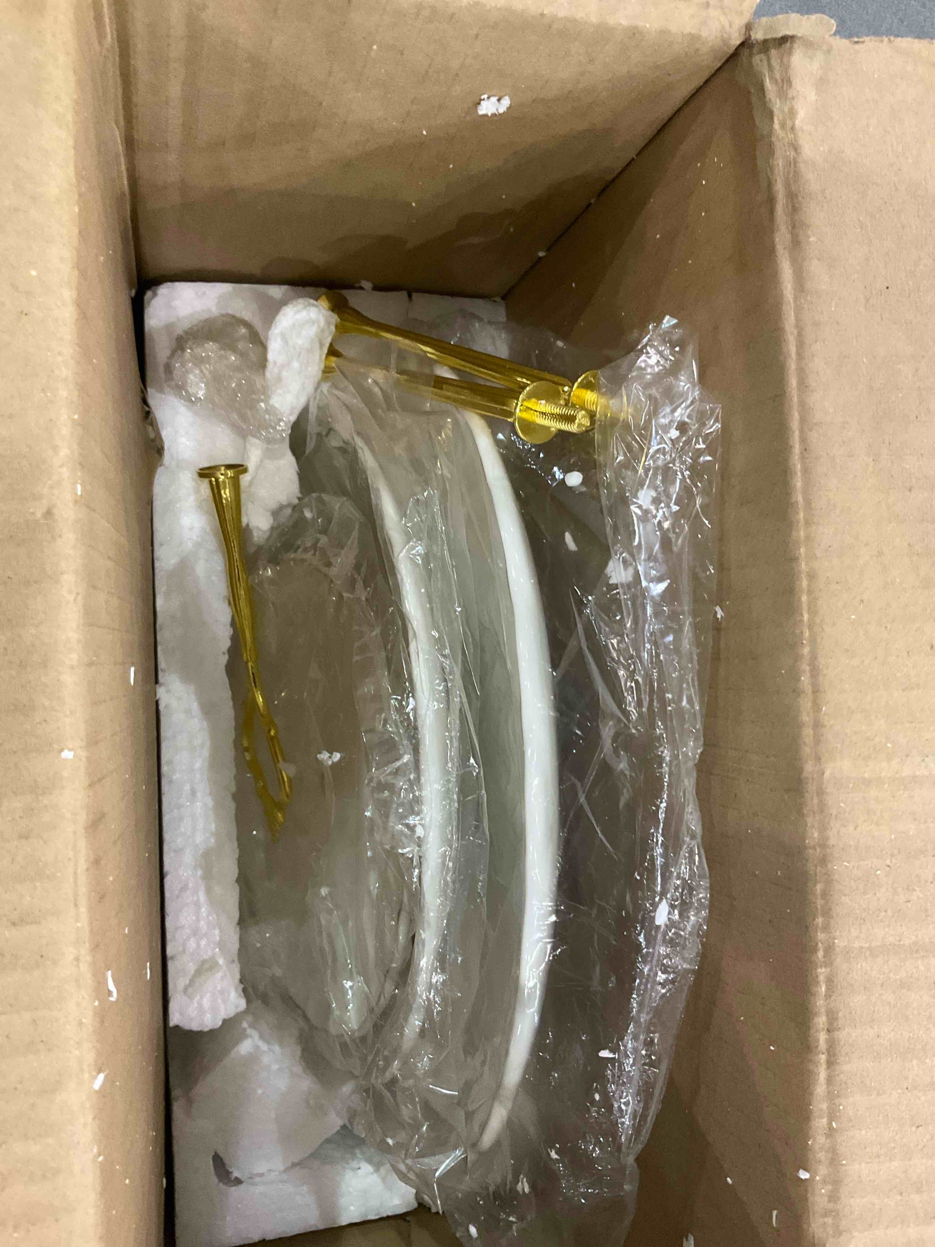 https://s3.amazonaws.com/lotting-images-prod/BargainHunt/EXS01702046_1713784628736.jpeg
