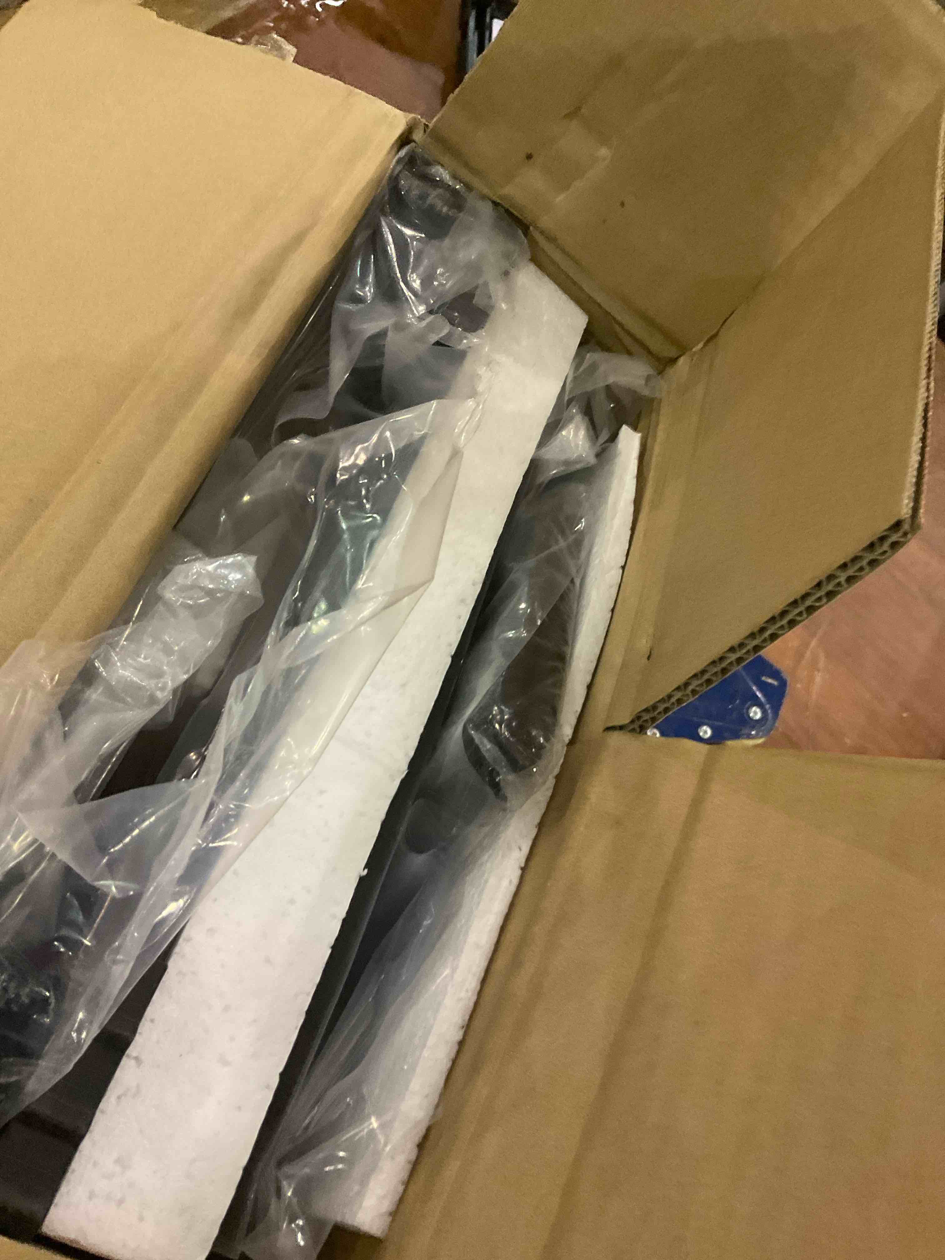 https://s3.amazonaws.com/lotting-images-prod/BargainHunt/EXS01702051_1713871551295.jpeg