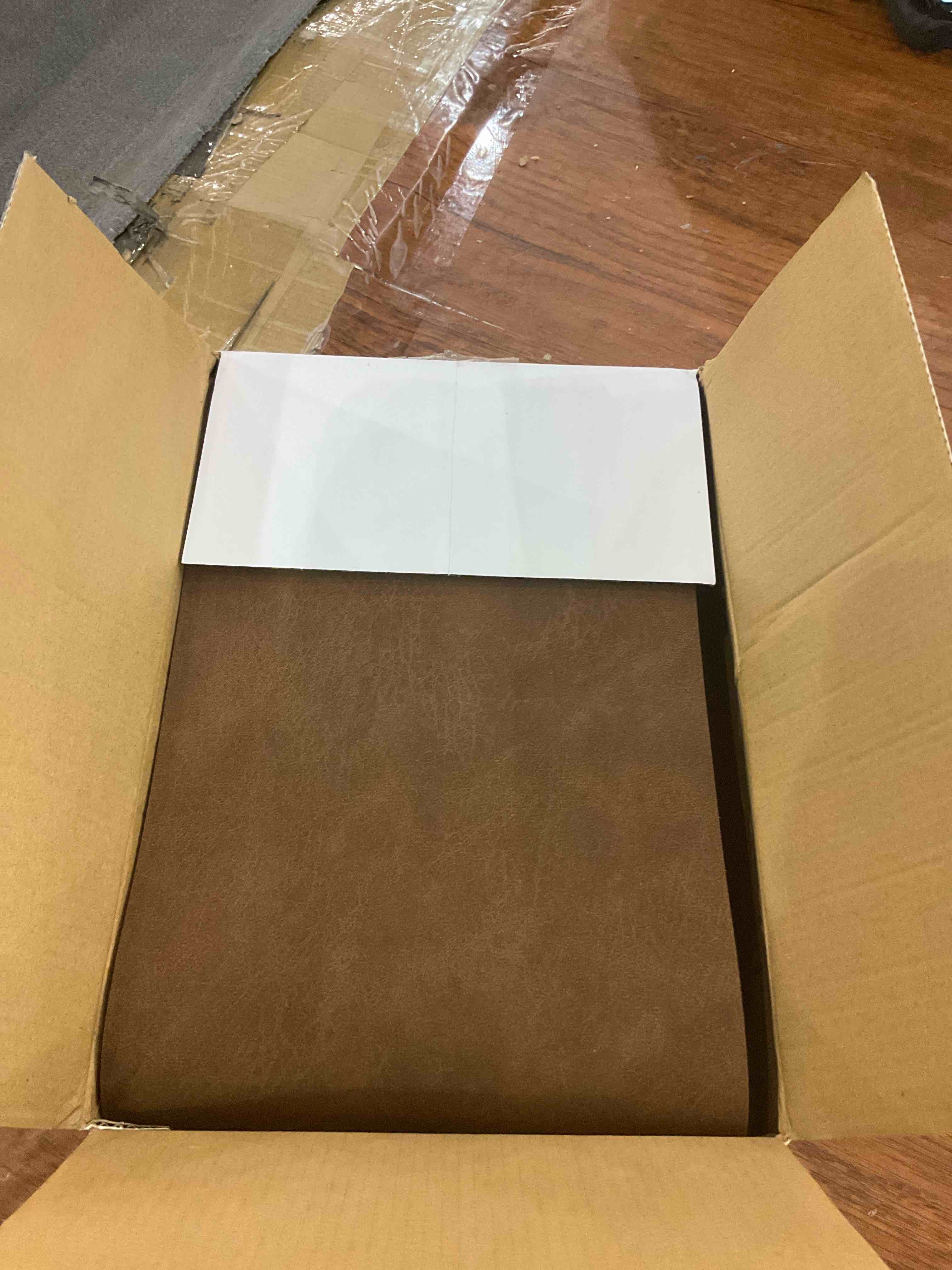 https://s3.amazonaws.com/lotting-images-prod/BargainHunt/EXS01702057_1713872230218.jpeg