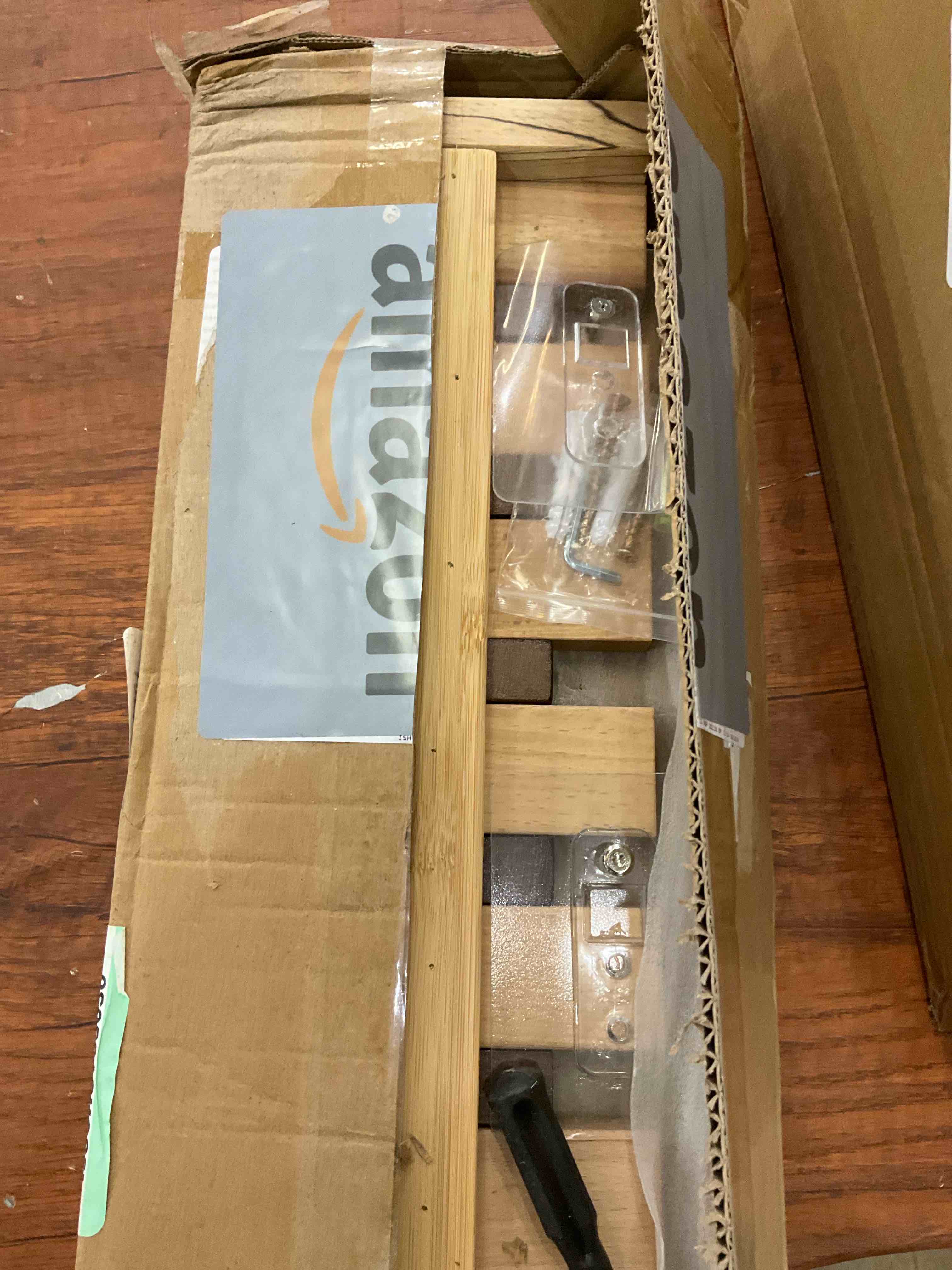 https://s3.amazonaws.com/lotting-images-prod/BargainHunt/EXS01702226_1716302287577.jpeg