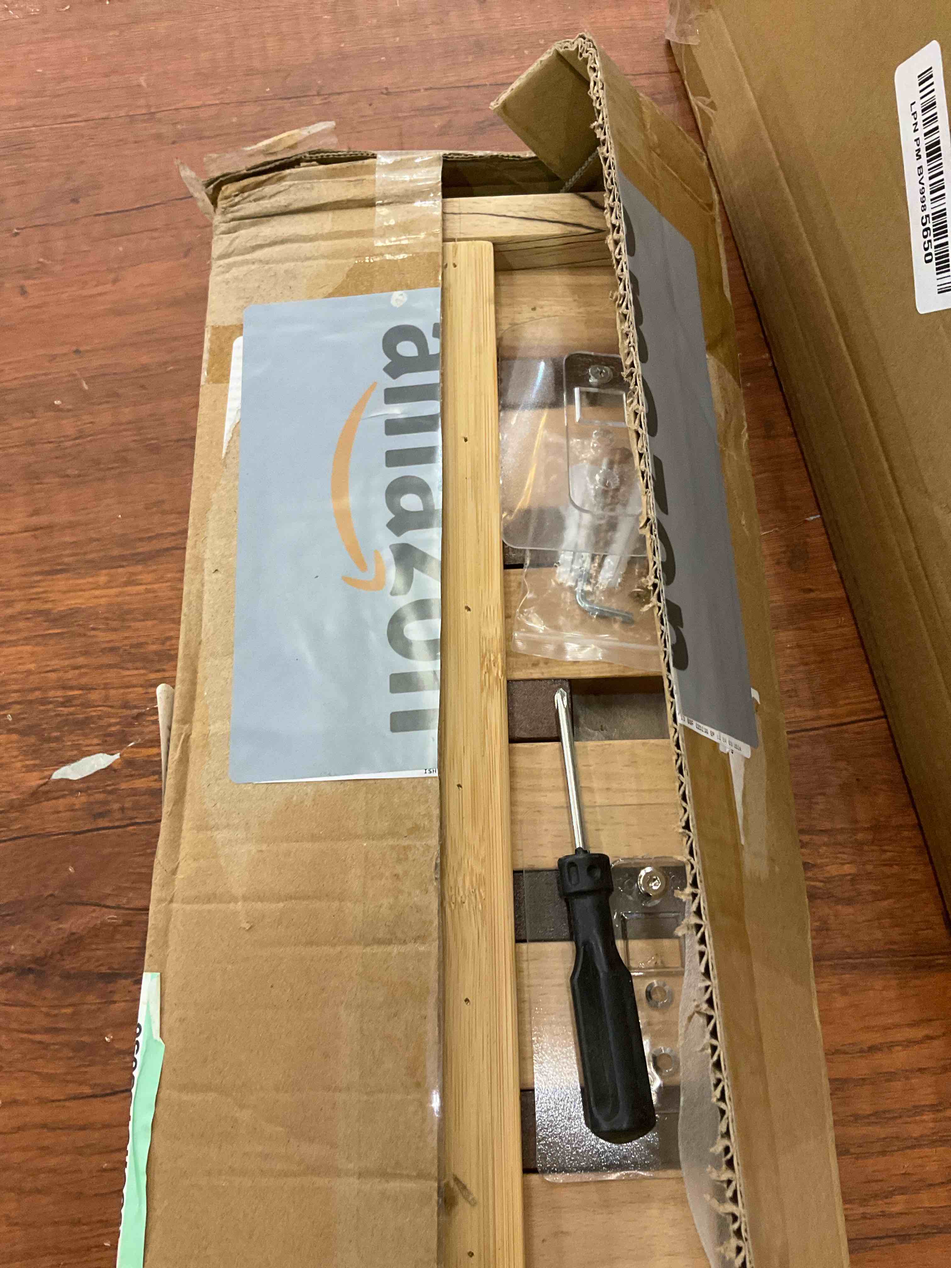 https://s3.amazonaws.com/lotting-images-prod/BargainHunt/EXS01702226_1716302293717.jpeg