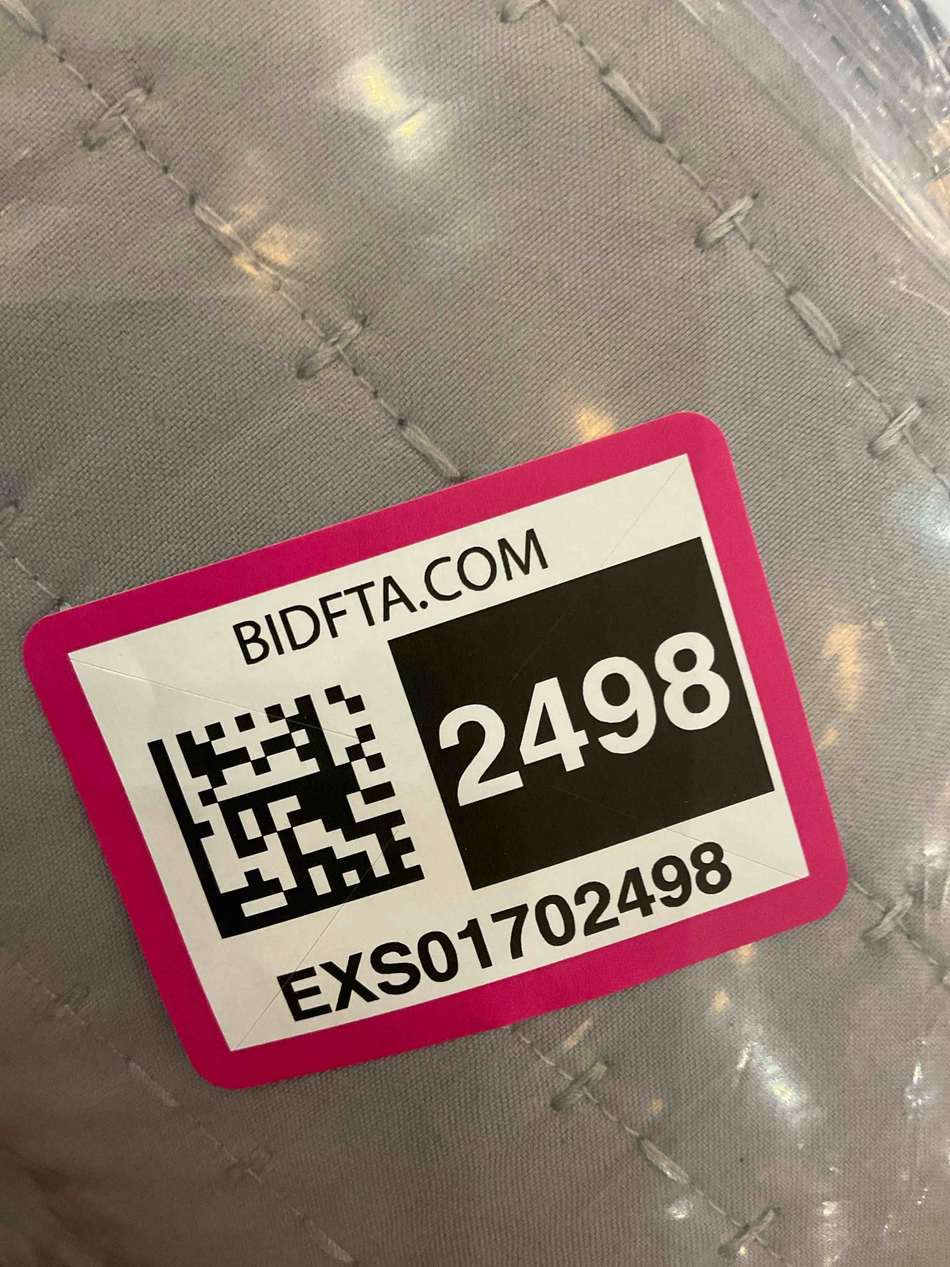 https://s3.amazonaws.com/lotting-images-prod/BargainHunt/EXS01702498_1716474951417.jpeg