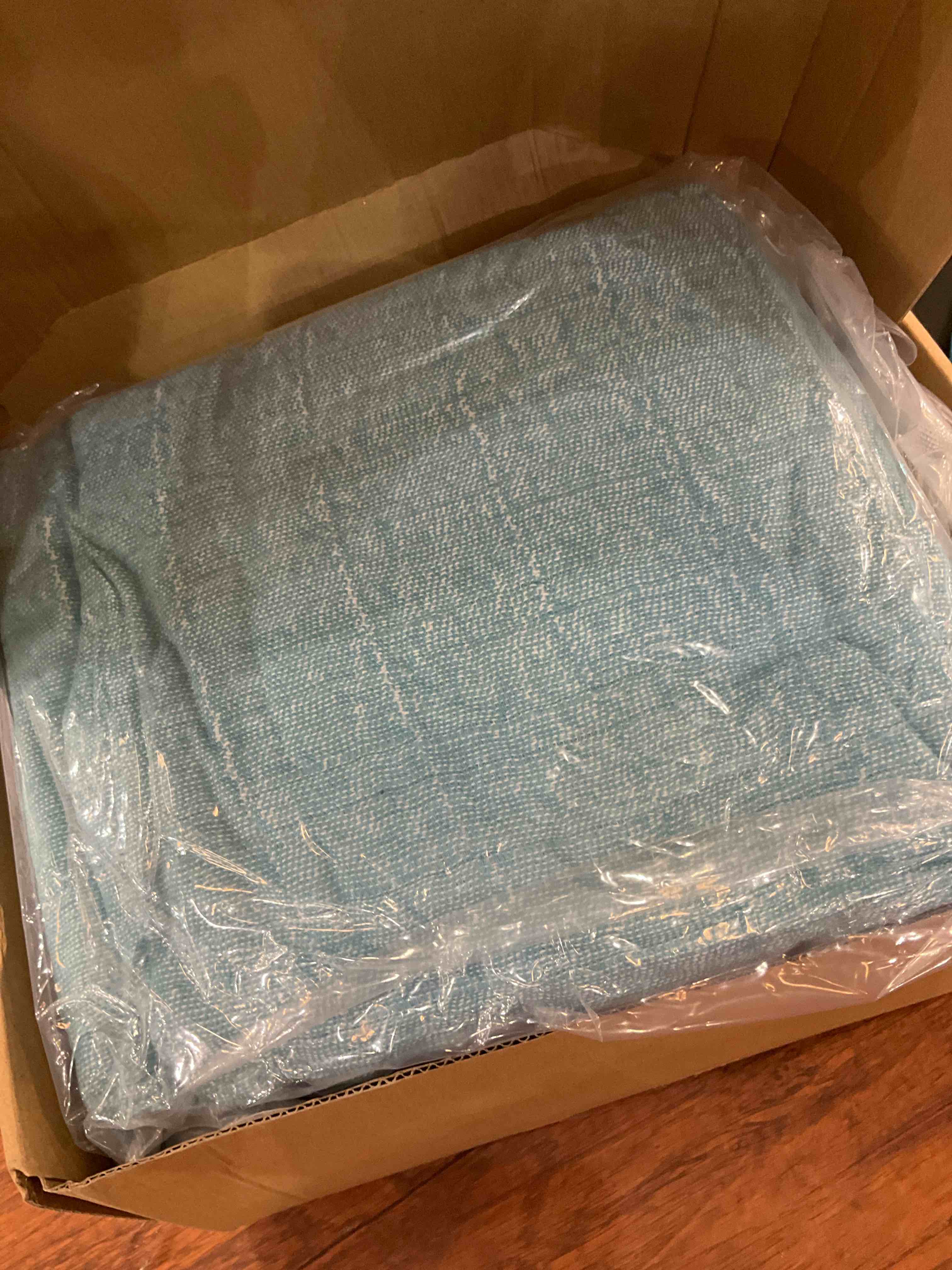 https://s3.amazonaws.com/lotting-images-prod/BargainHunt/EXS01702499_1716474991120.jpeg
