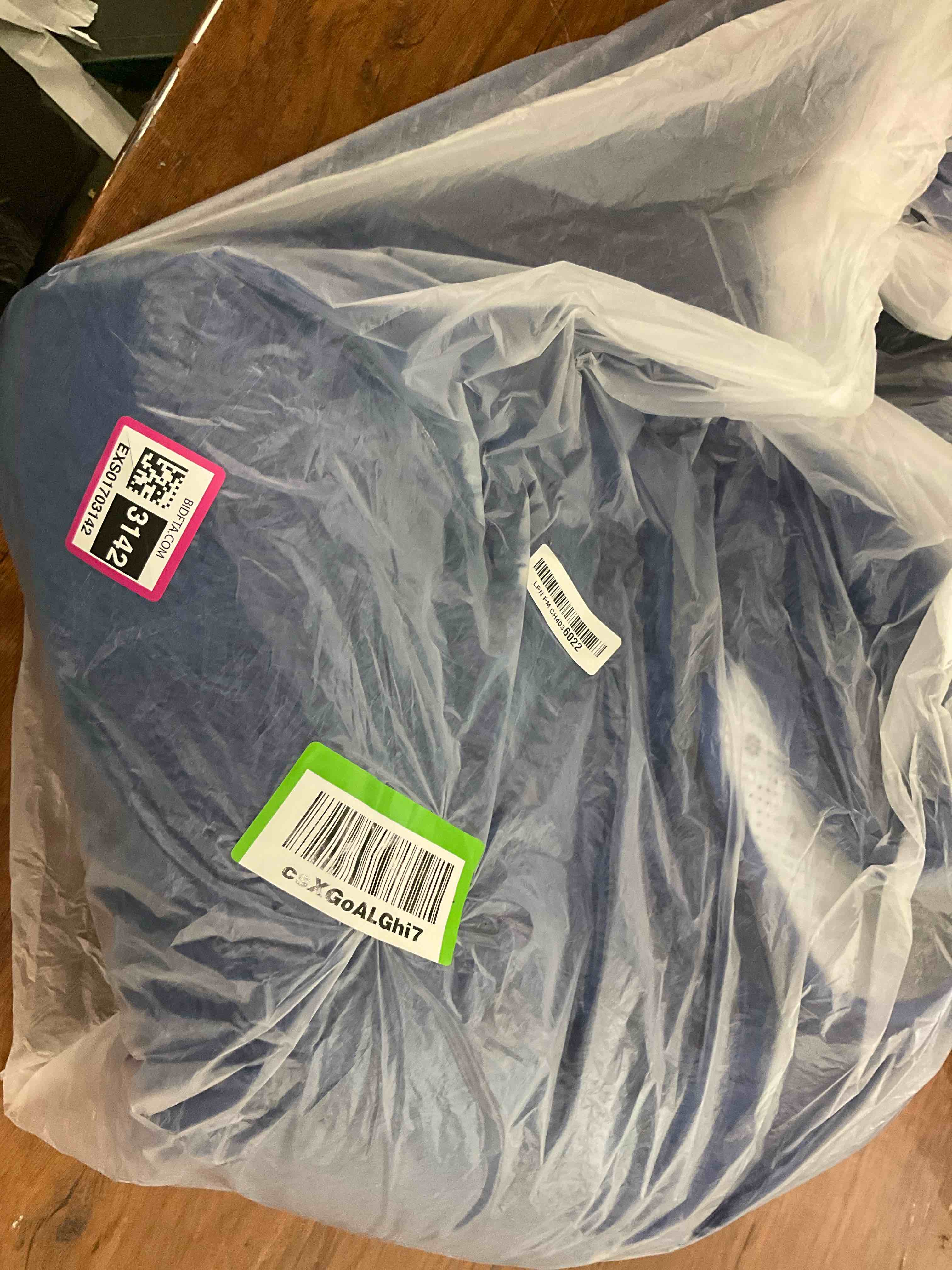 https://s3.amazonaws.com/lotting-images-prod/BargainHunt/EXS01703142_1713540100690.jpeg